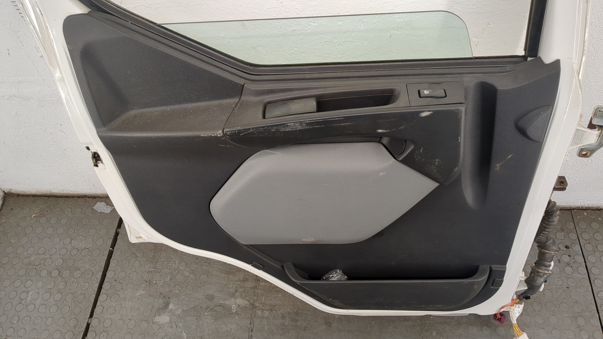 Дверь передняя левая