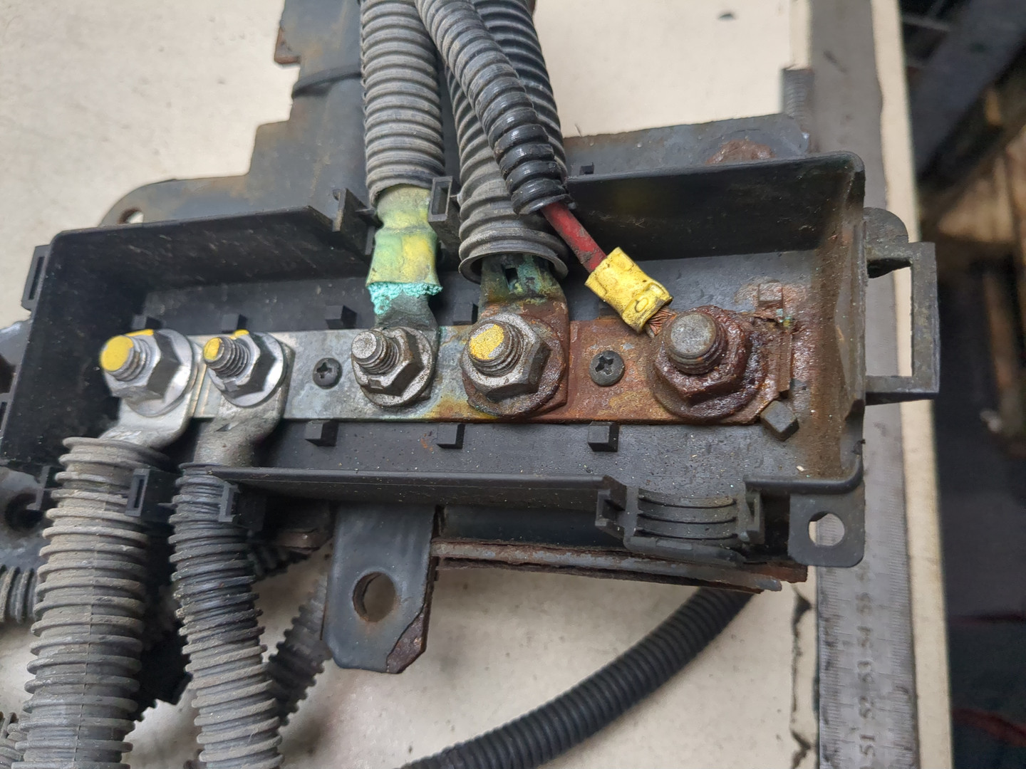 Выключатель массы