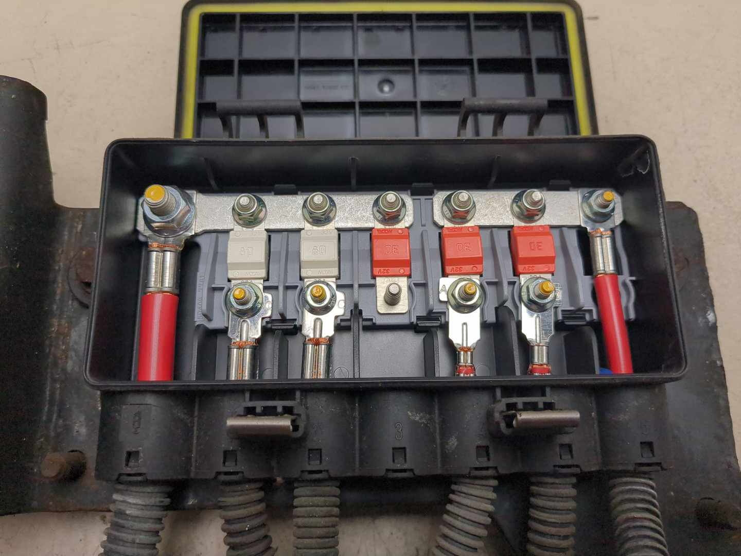 Выключатель массы