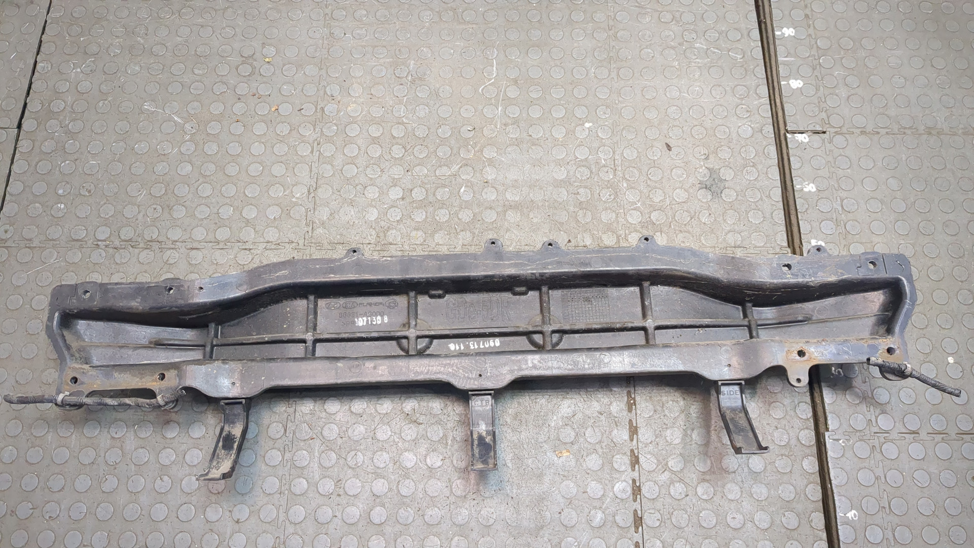 Усилитель заднего бампера