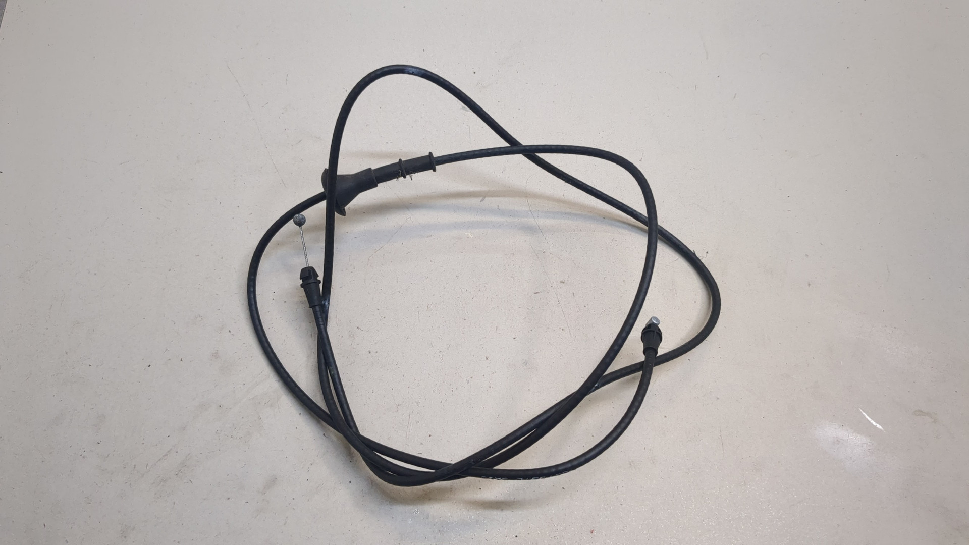 Трос открывания капота