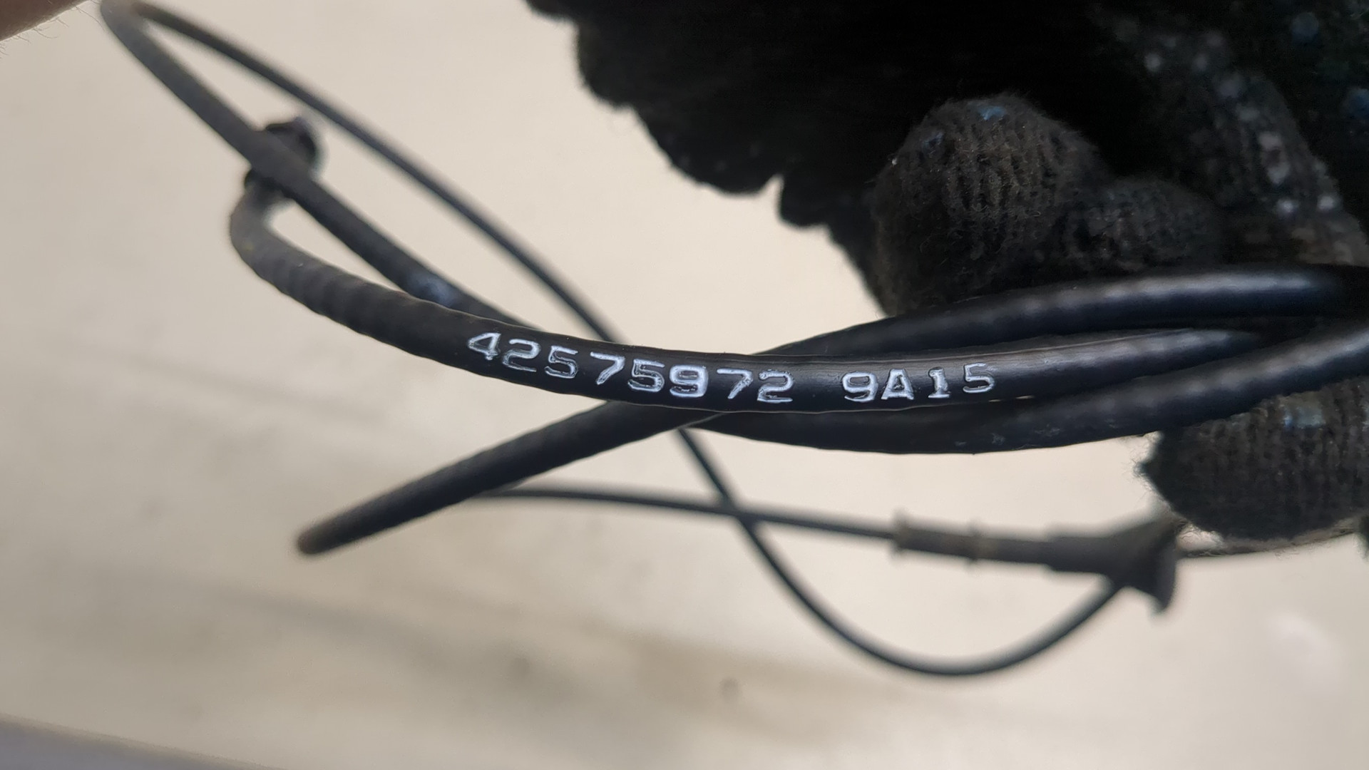 Трос открывания капота