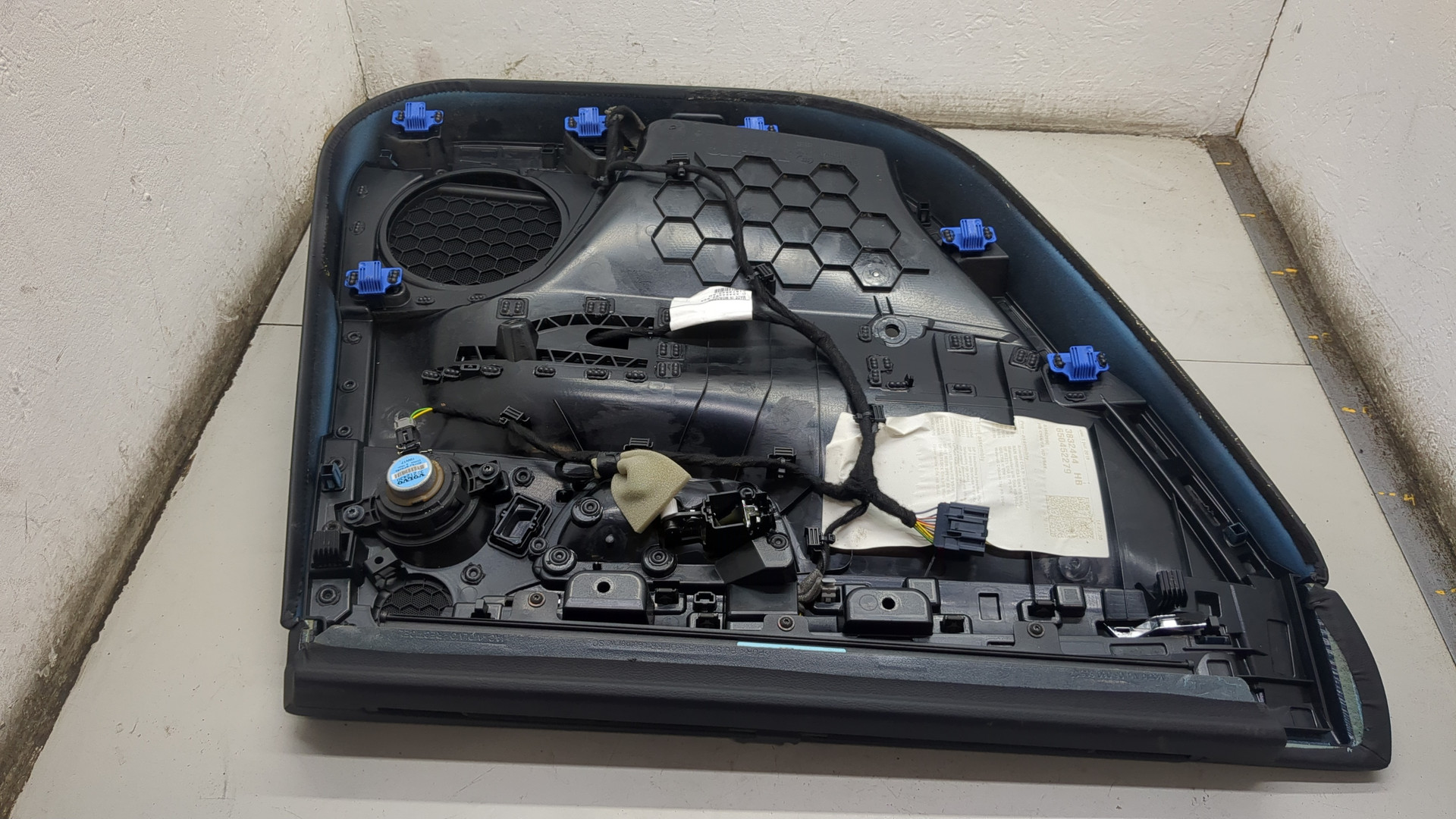 Обшивка двери задней правой