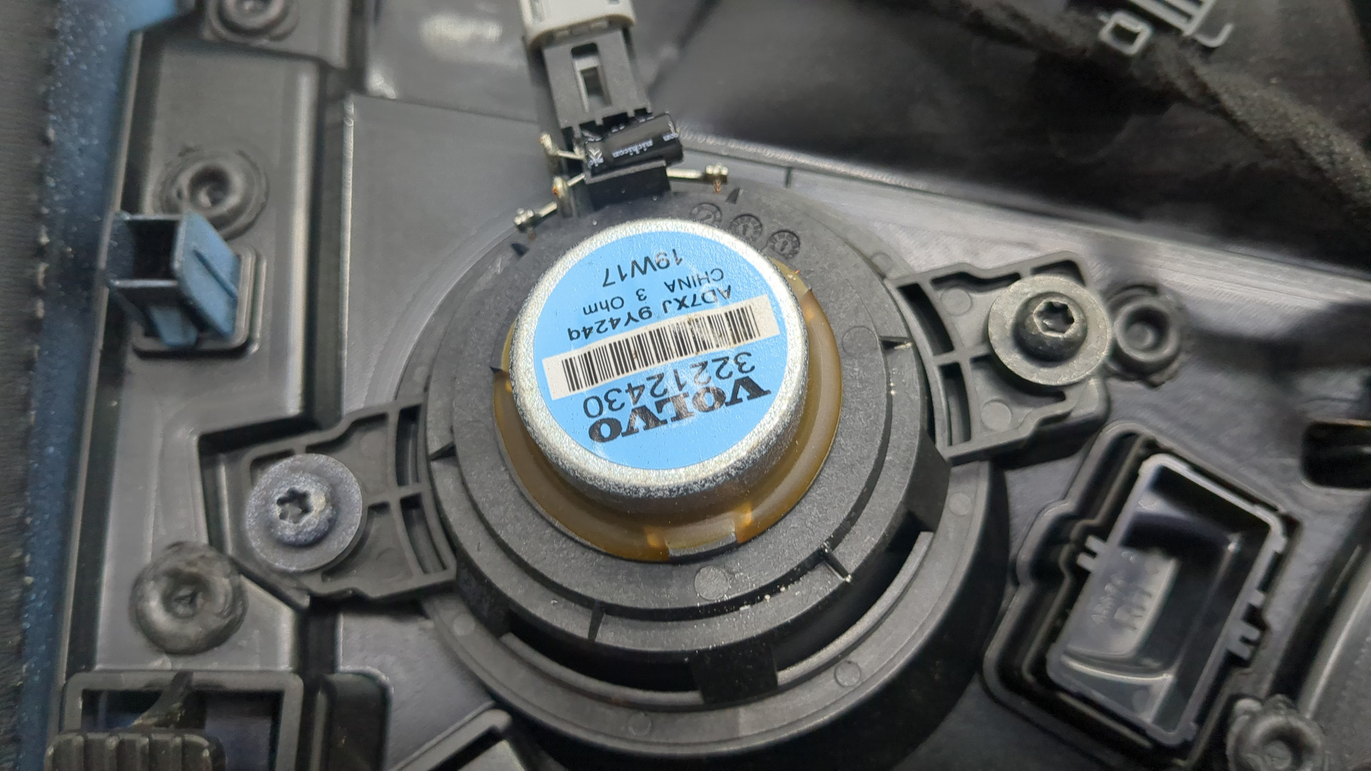 Обшивка двери задней правой