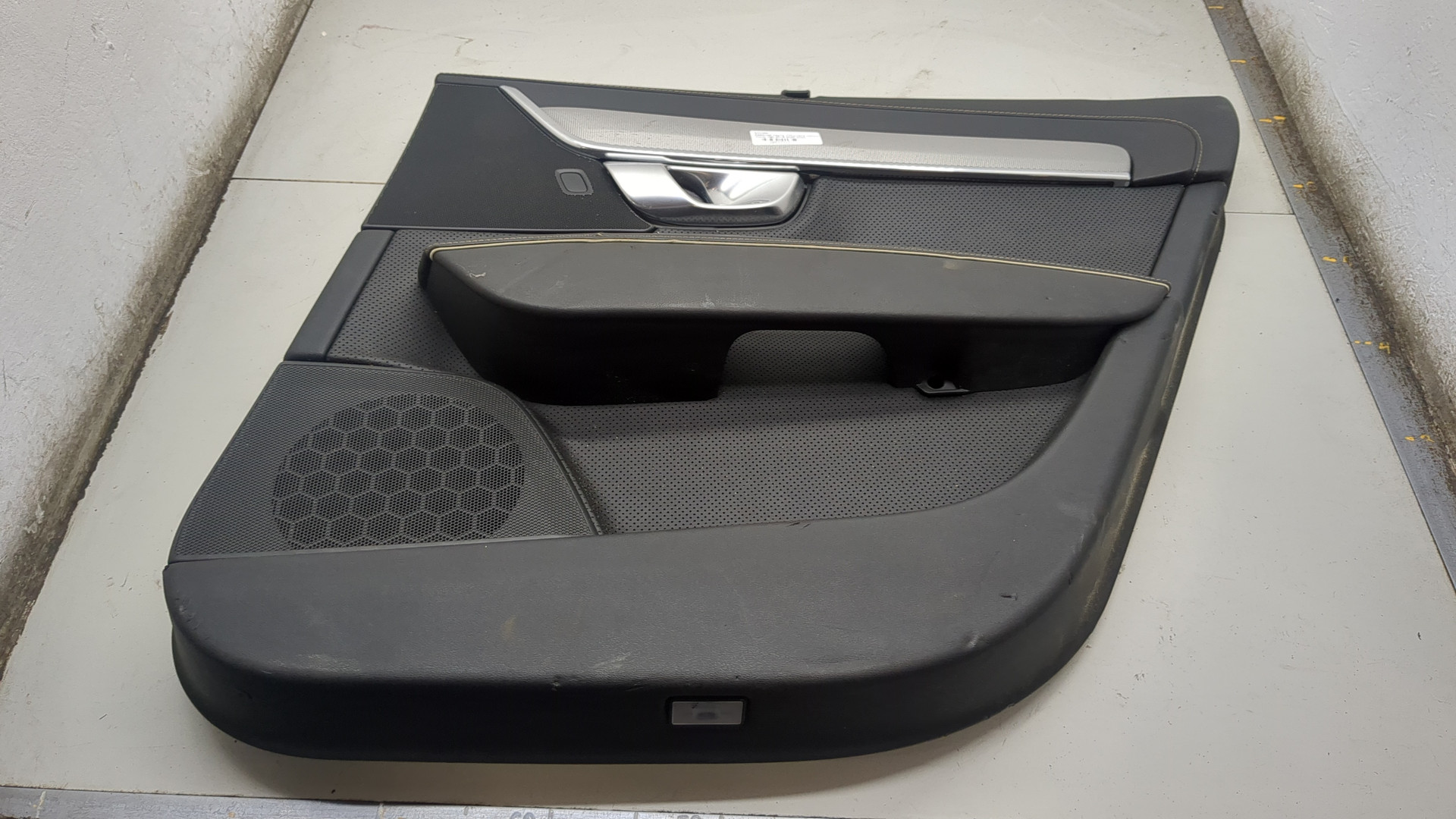 Обшивка двери задней правой