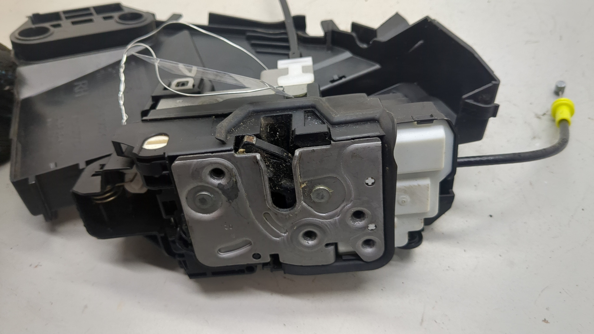 Замок двери задней правой