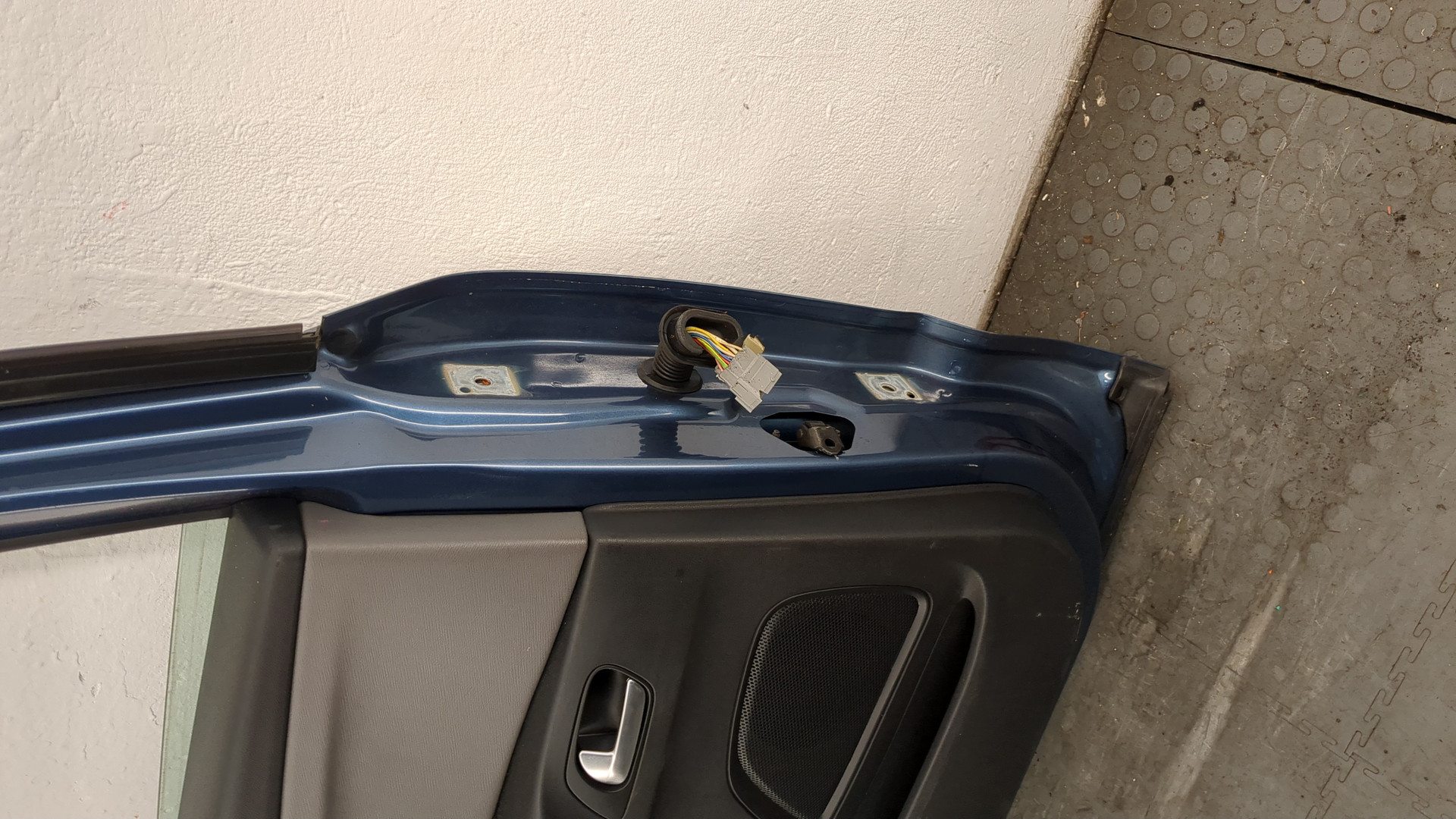 Дверь задняя левая