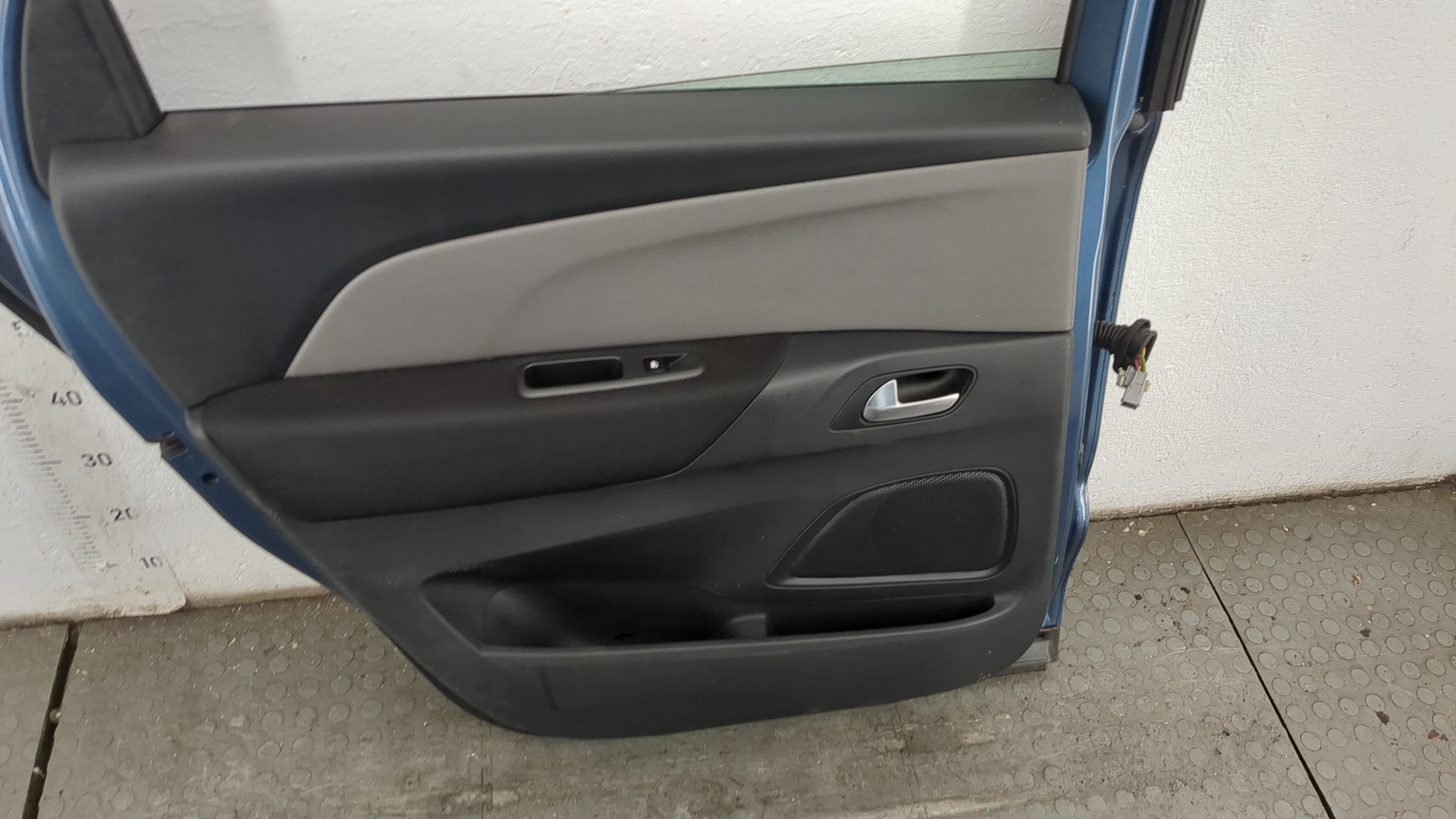 Дверь задняя левая