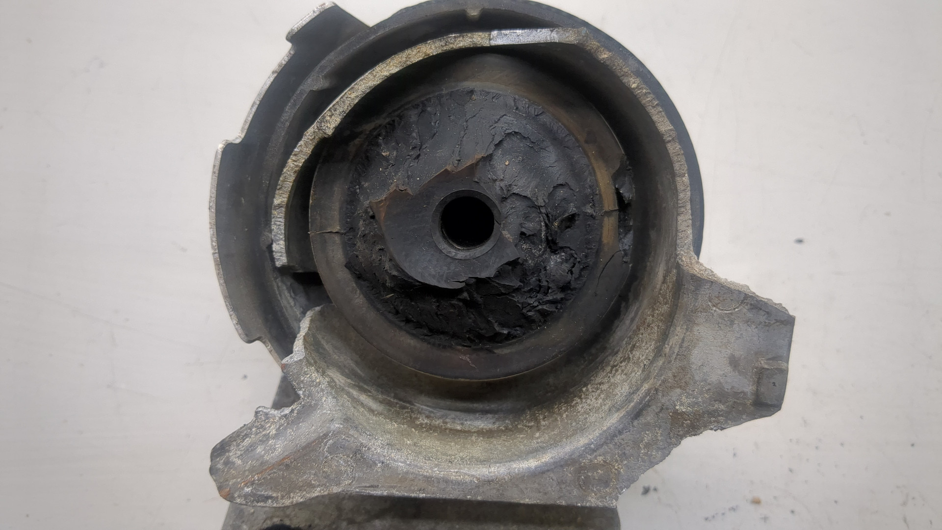 Кронштейн двигателя