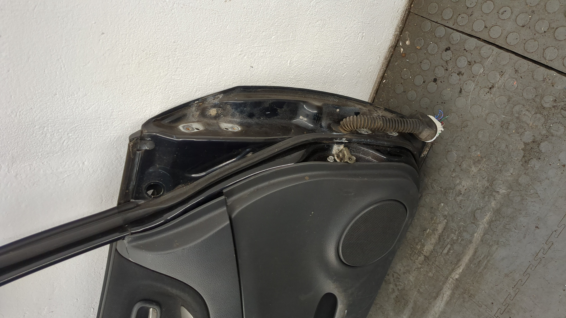 Дверь передняя левая