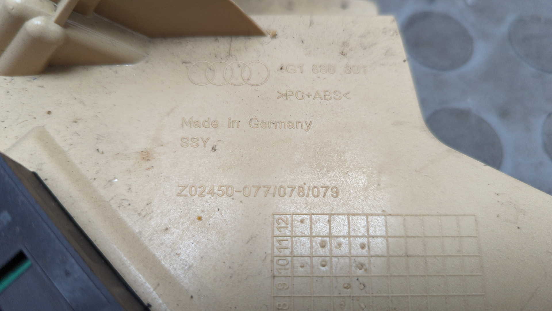 Кожух рулевой колонки