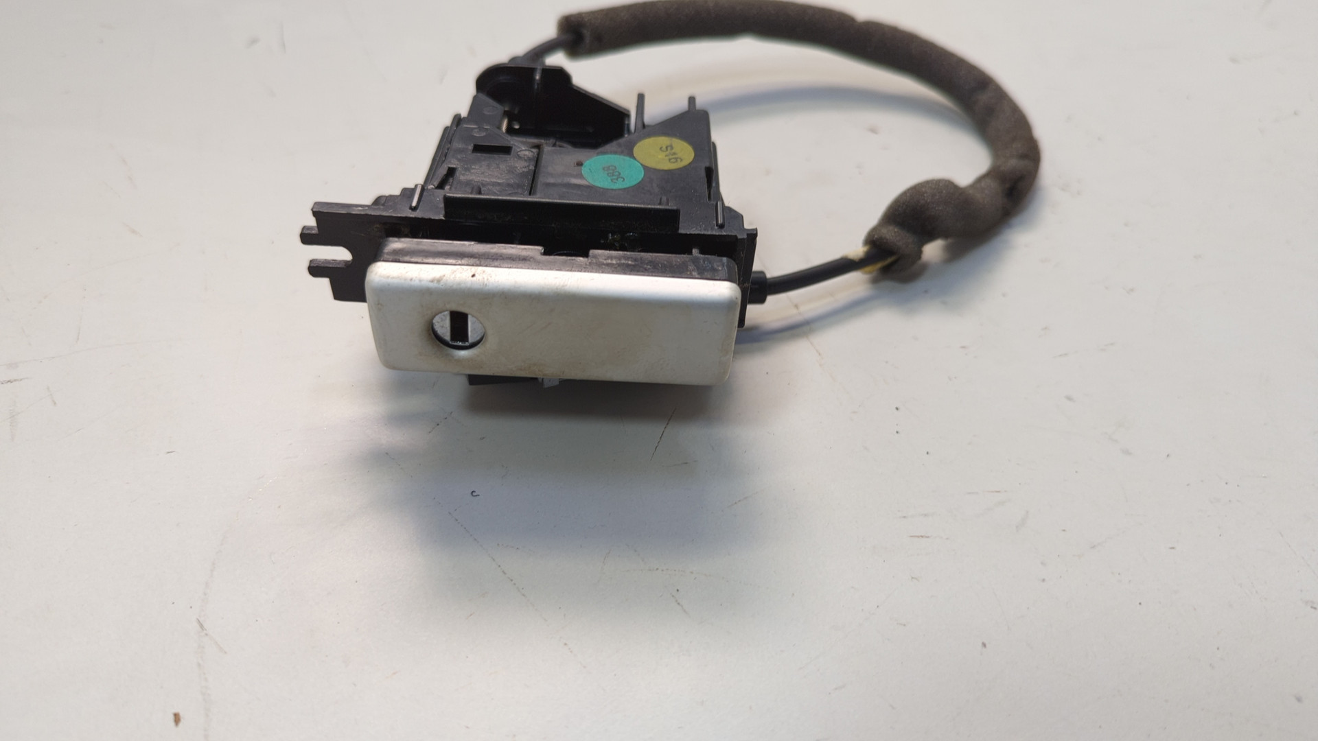 Замок багажника