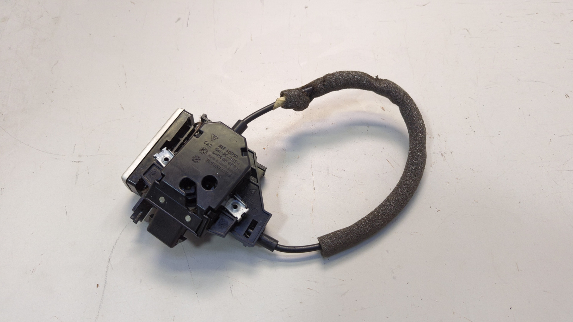 Замок багажника