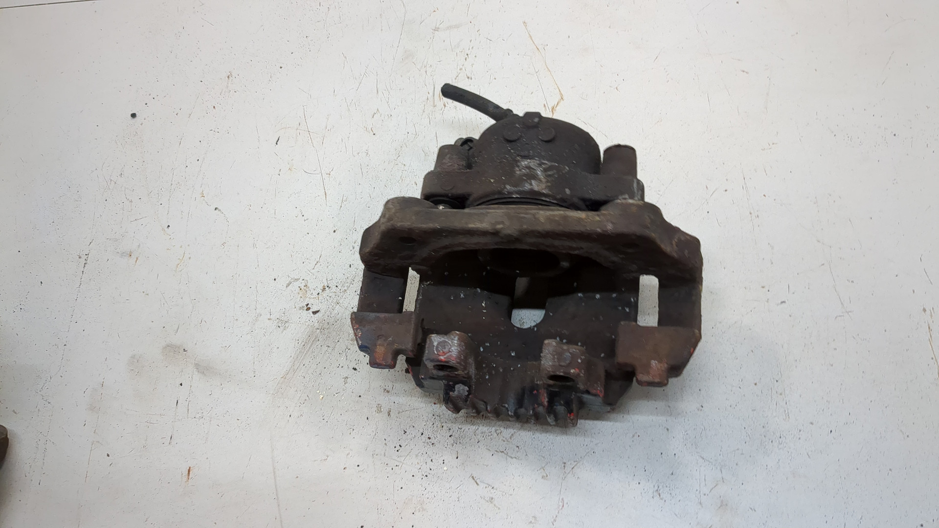 Суппорт передний правый