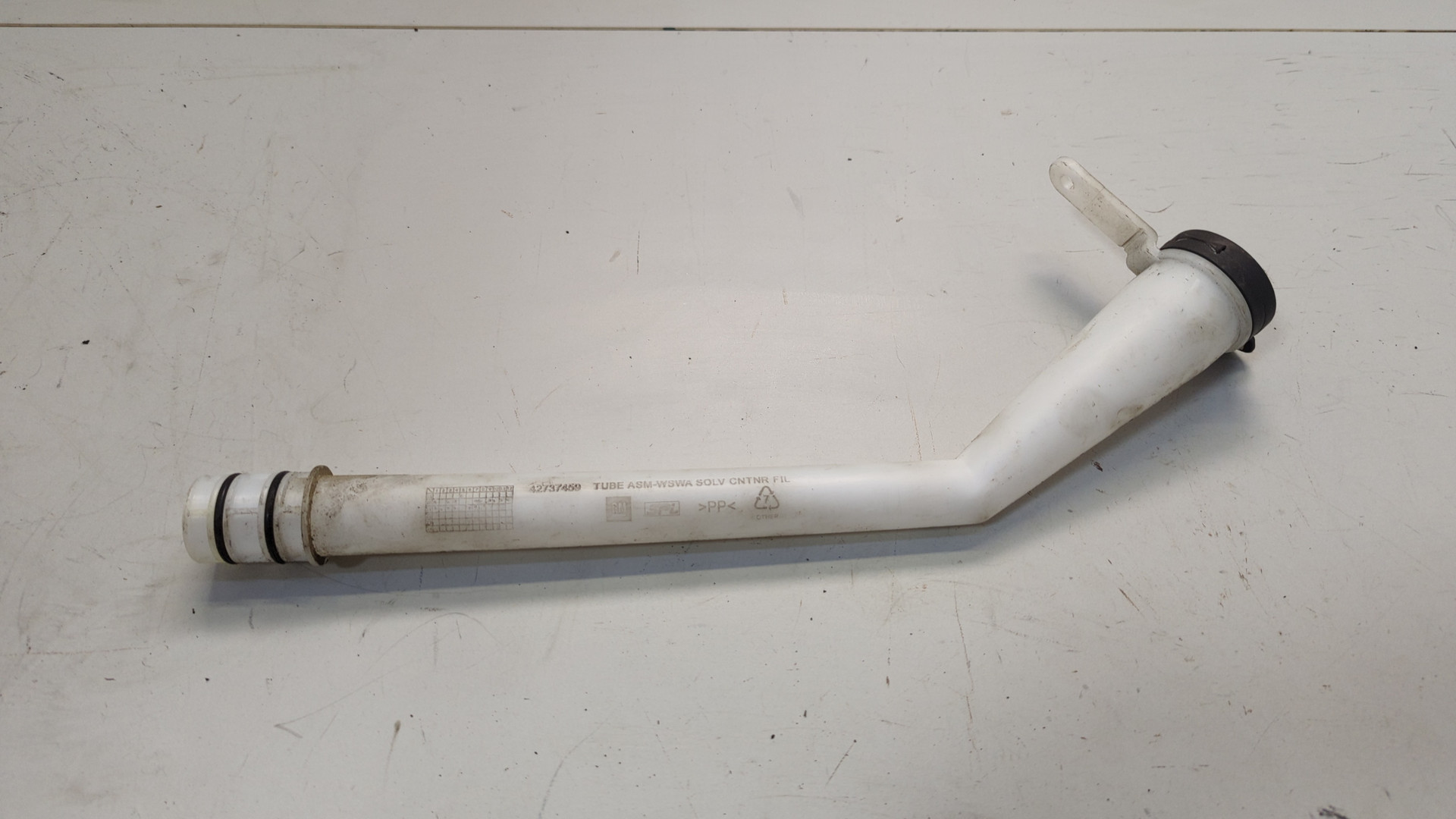 Горловина бачка омывателя