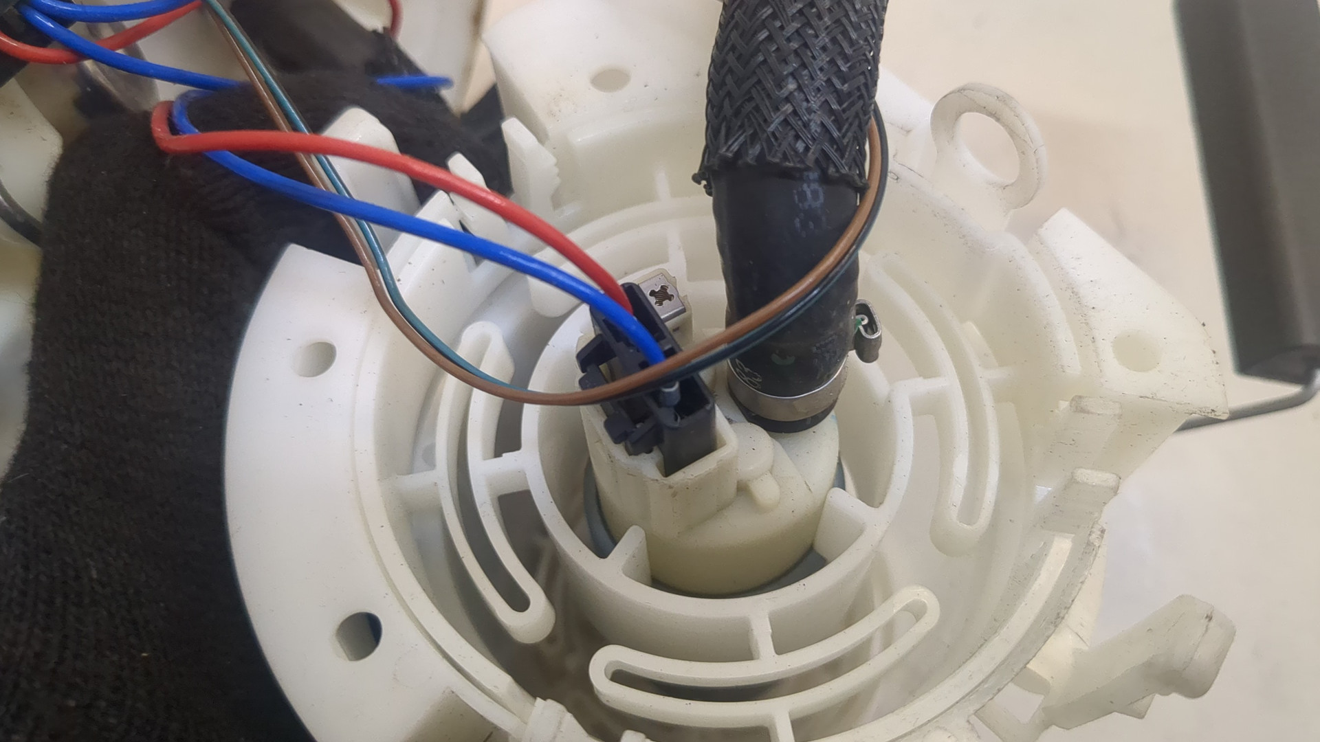 Насос топливный электрический