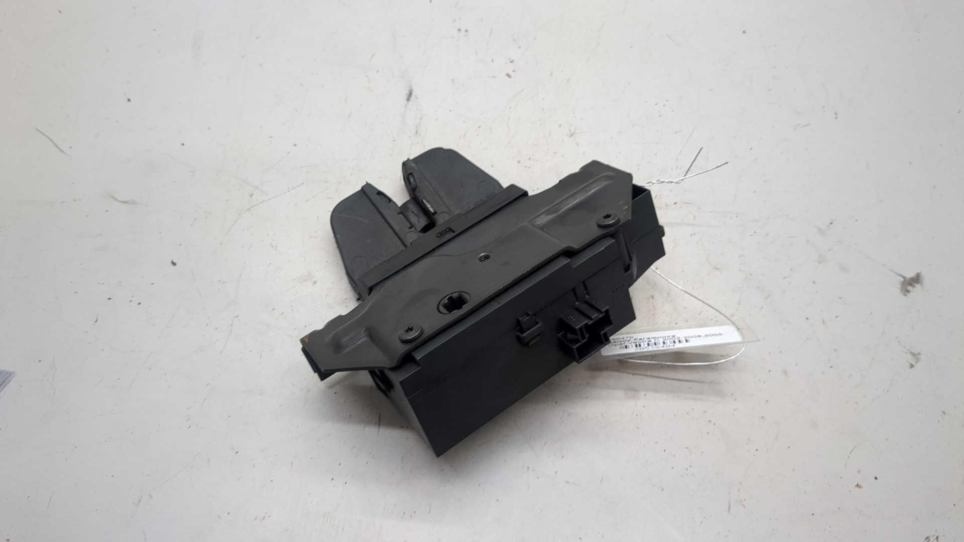 Замок багажника