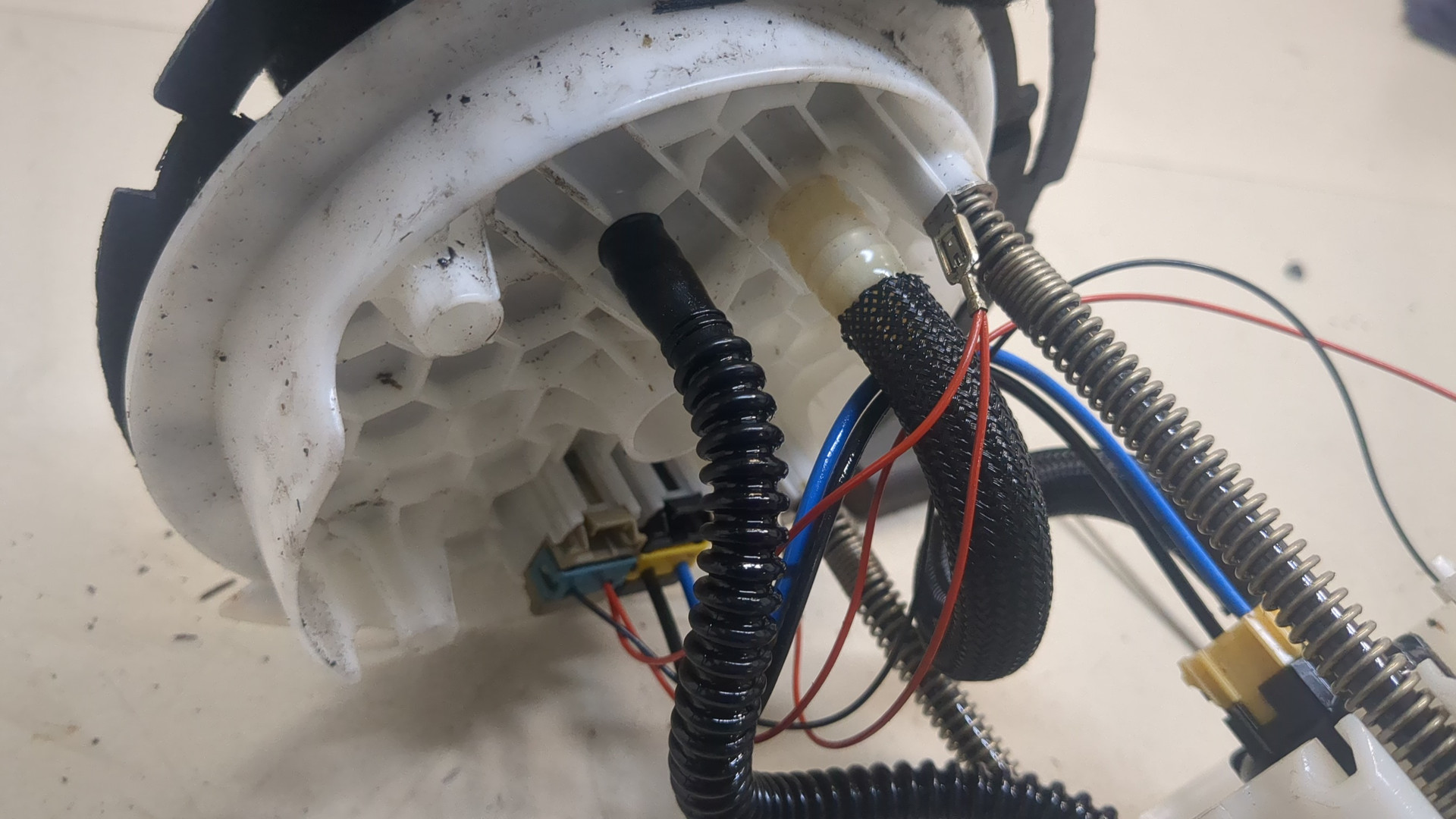 Насос топливный электрический