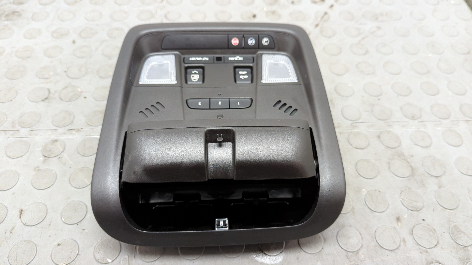 Плафон салонный