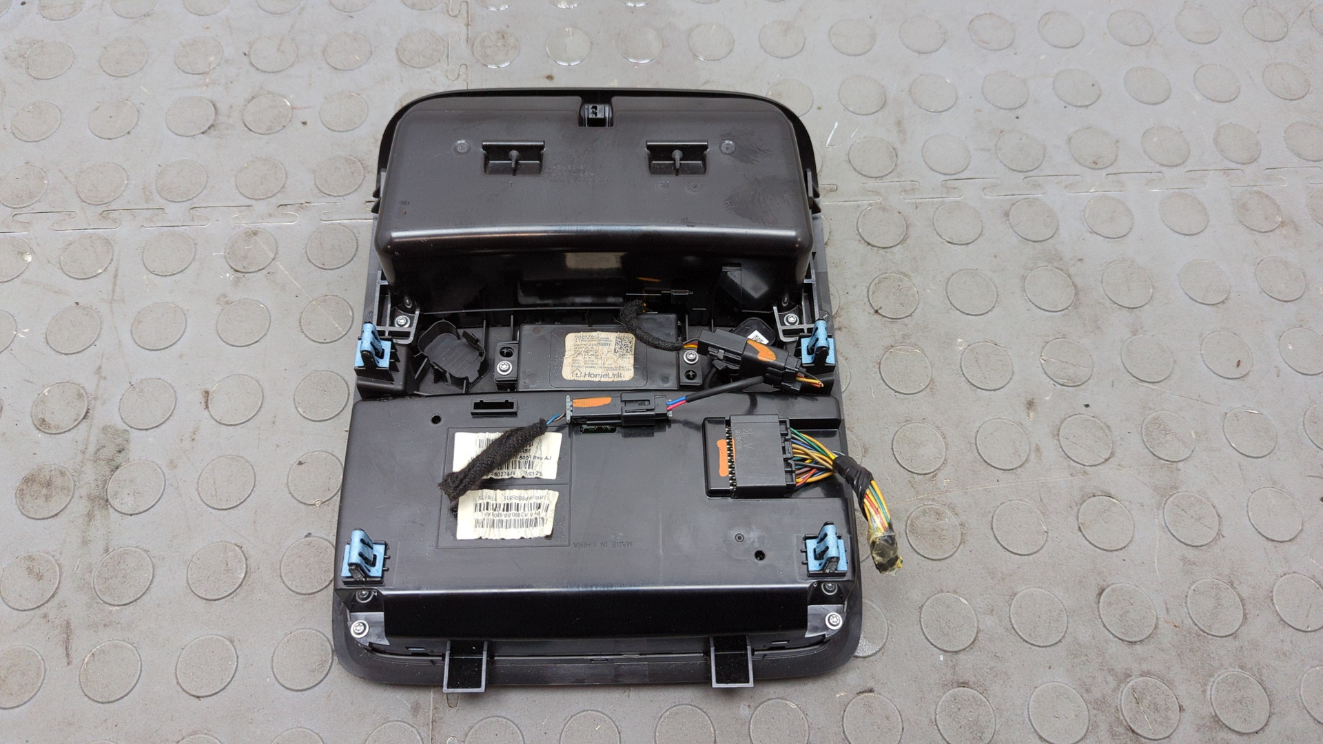 Плафон салонный