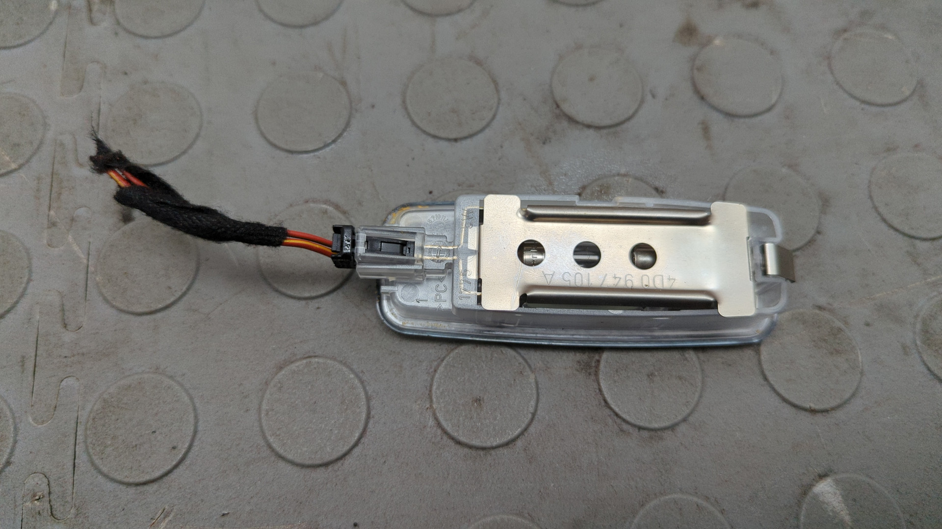 Плафон салонный