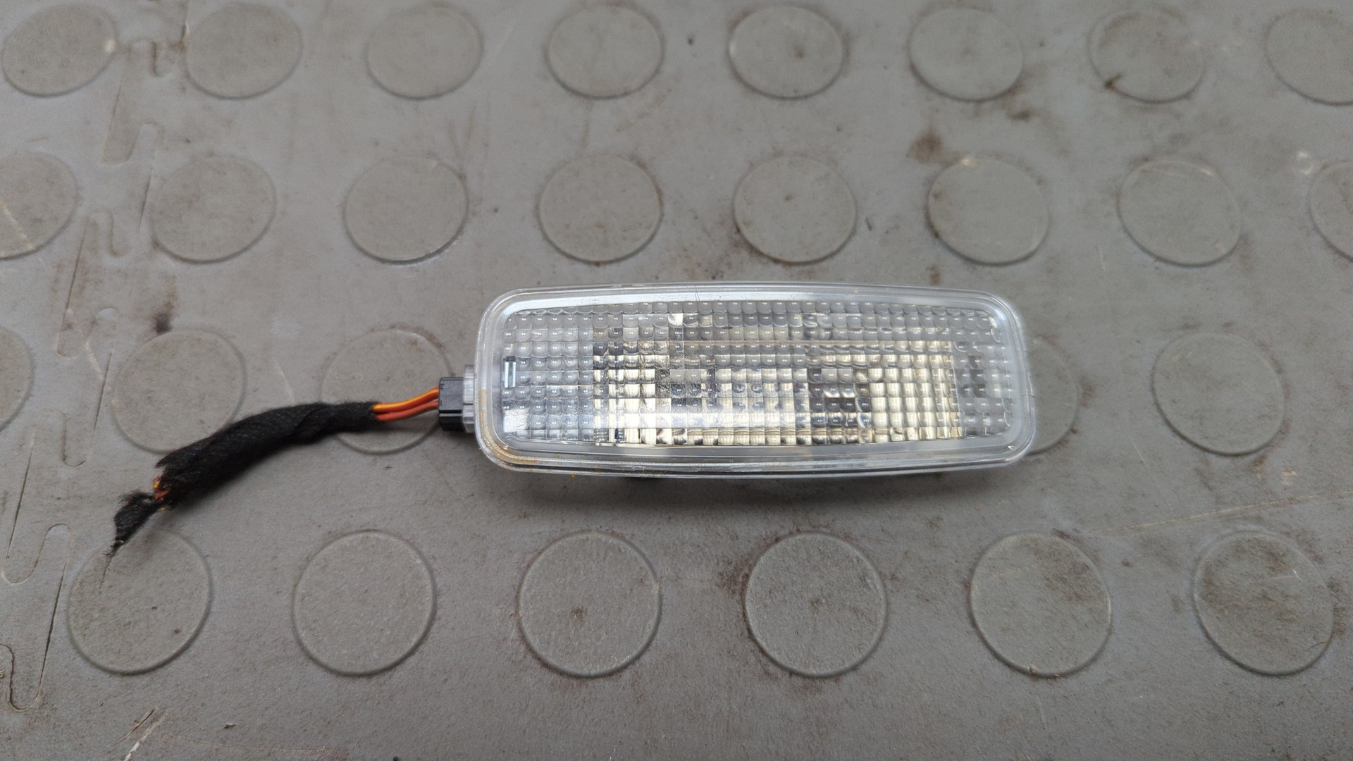 Плафон салонный