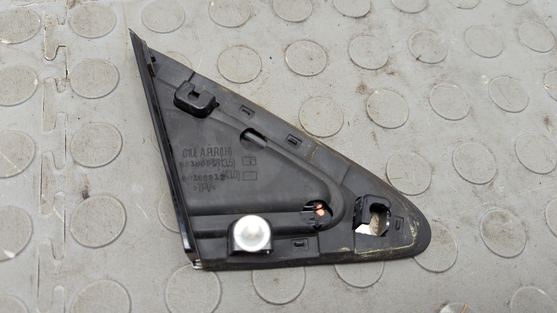 Накладка переднего крыла левого