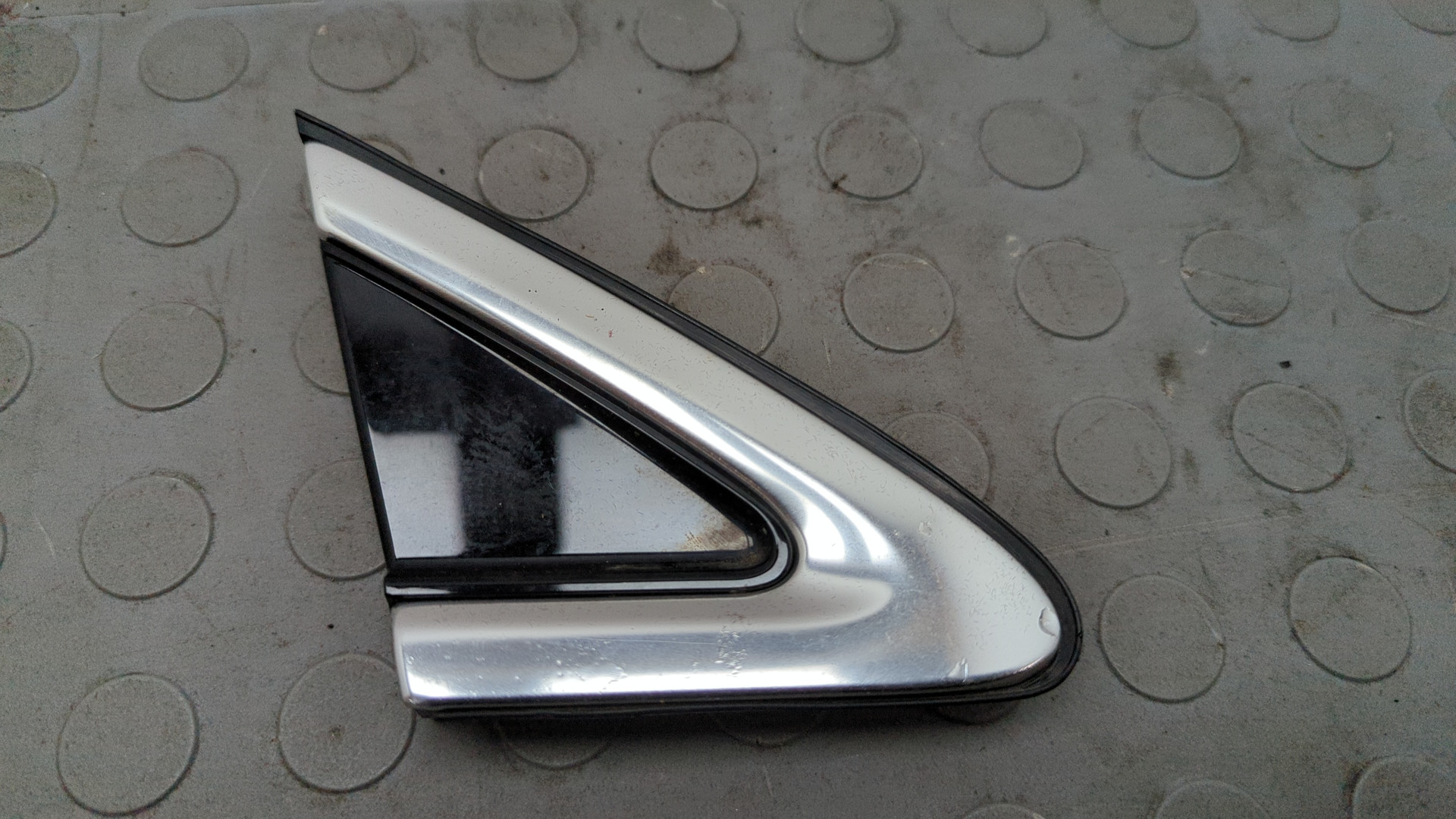 Накладка переднего крыла правого