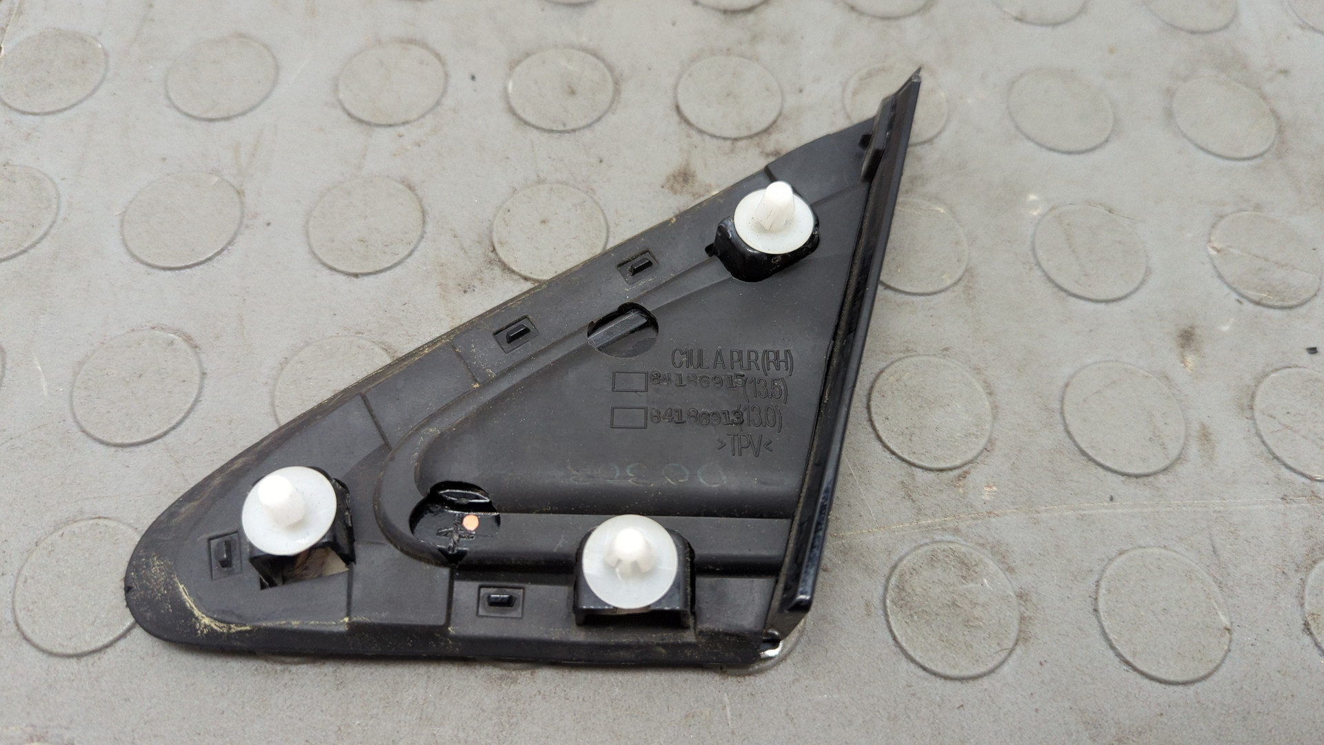 Накладка переднего крыла правого