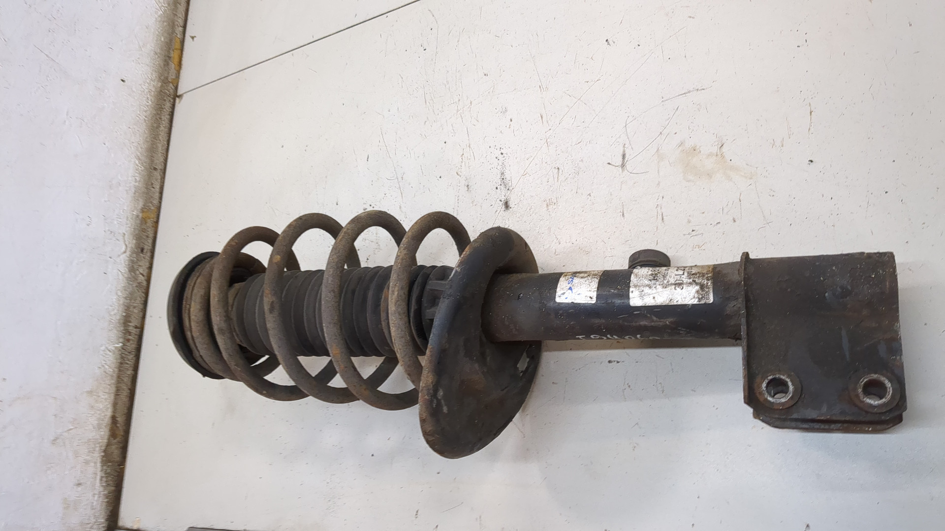 Амортизатор передний правый