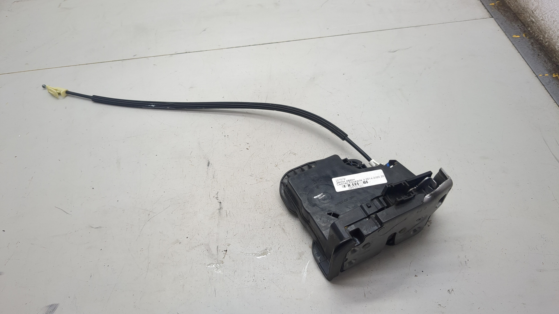 Замок двери передней правой