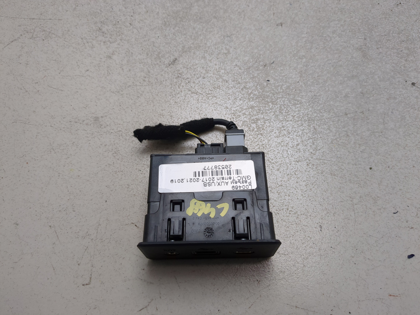 Гнездо AUX / USB IN