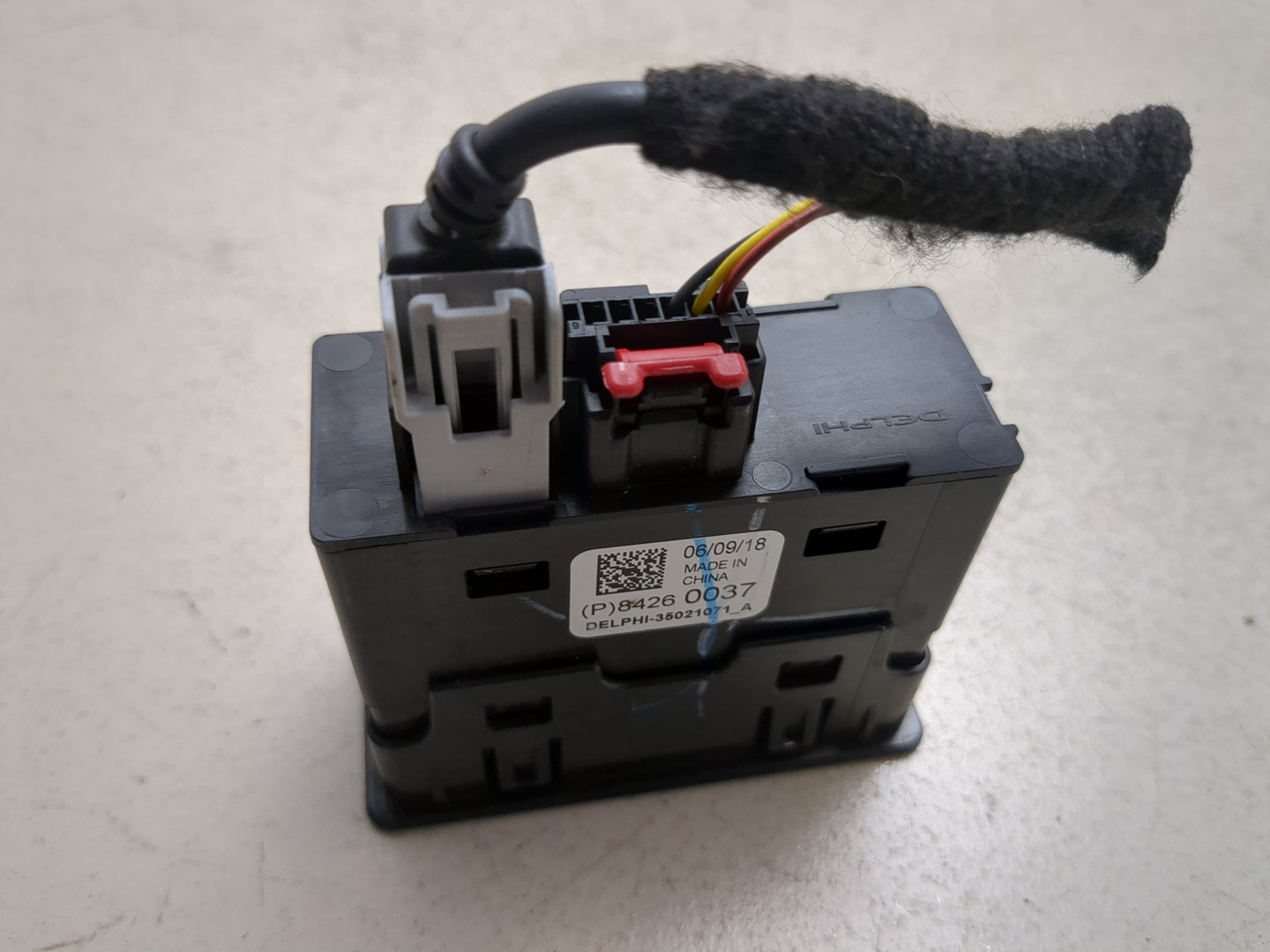 Гнездо AUX / USB IN