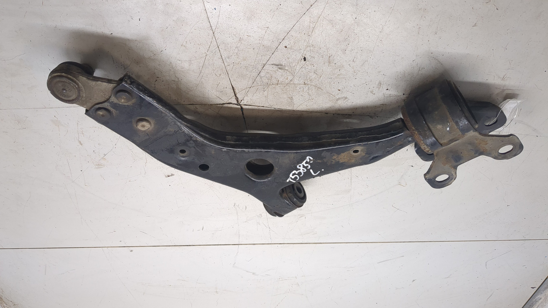 Рычаг передний левый