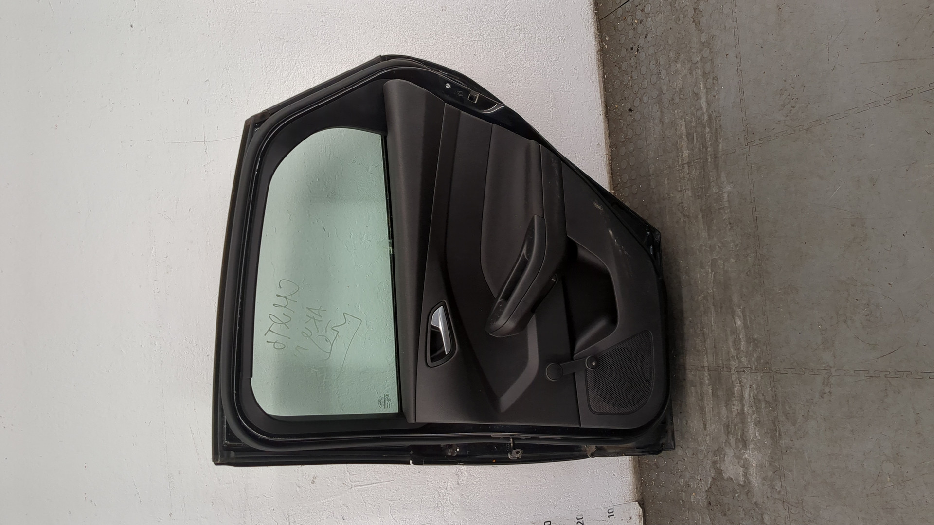 Дверь задняя правая