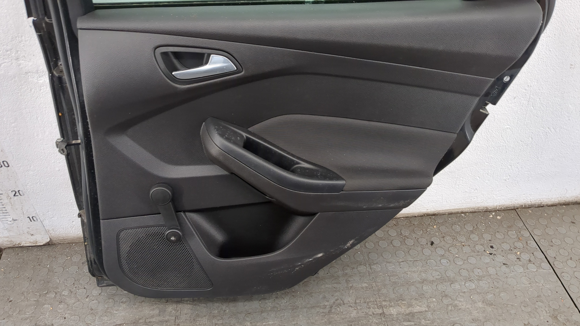 Дверь задняя правая