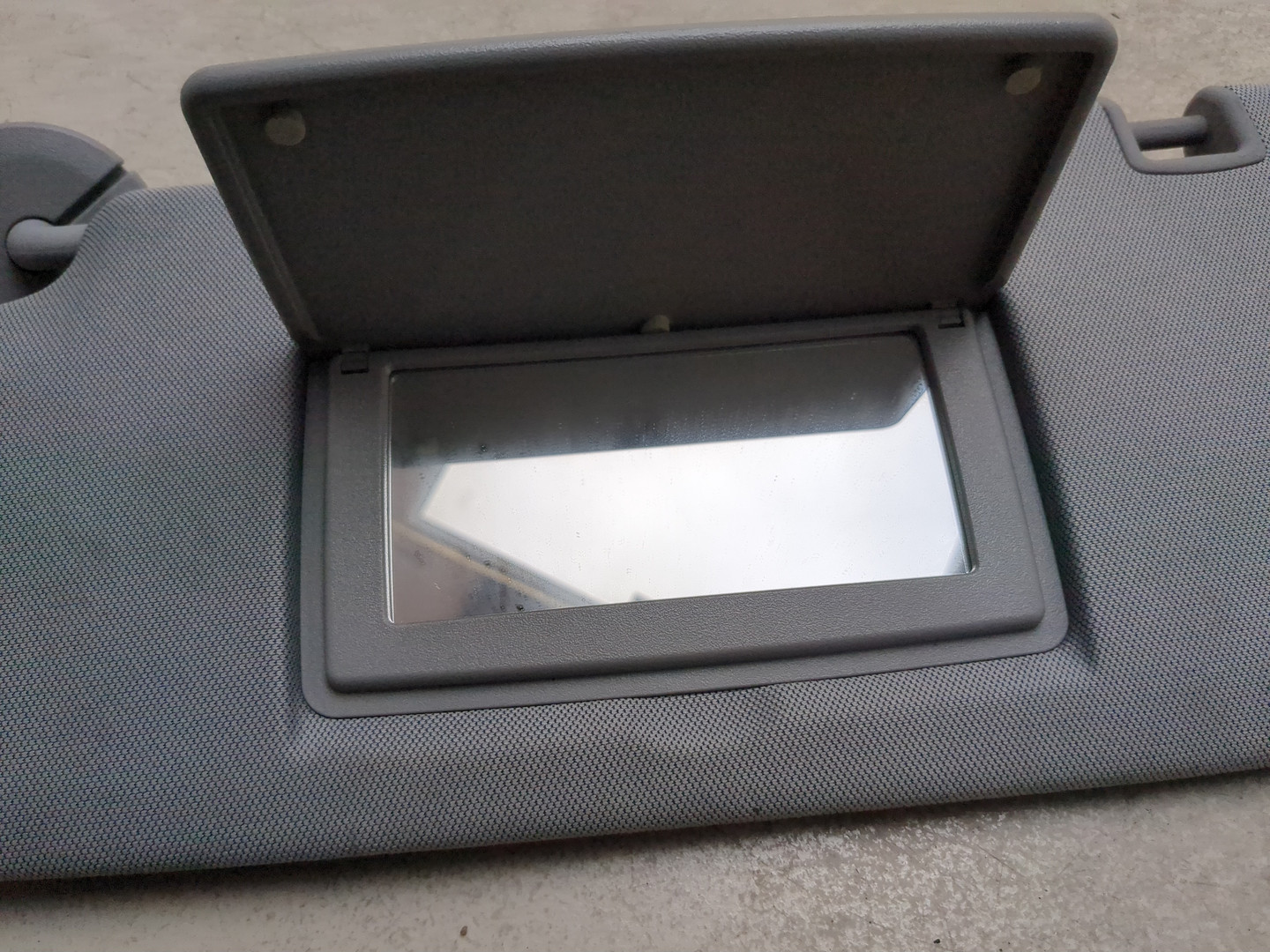 Козырек солнцезащитный