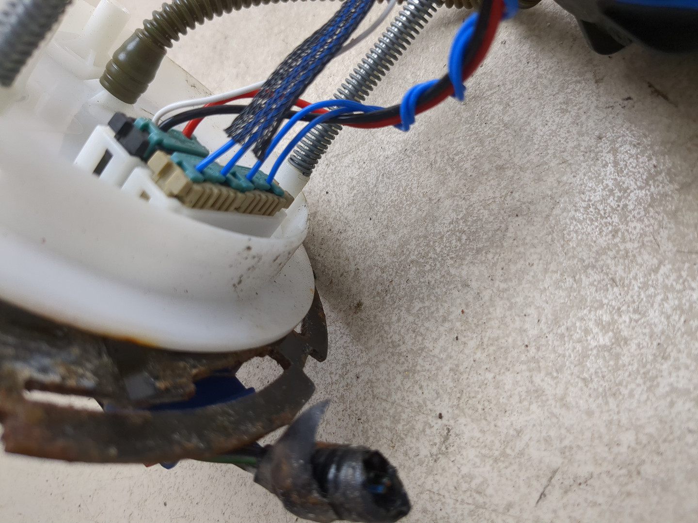 Насос топливный электрический