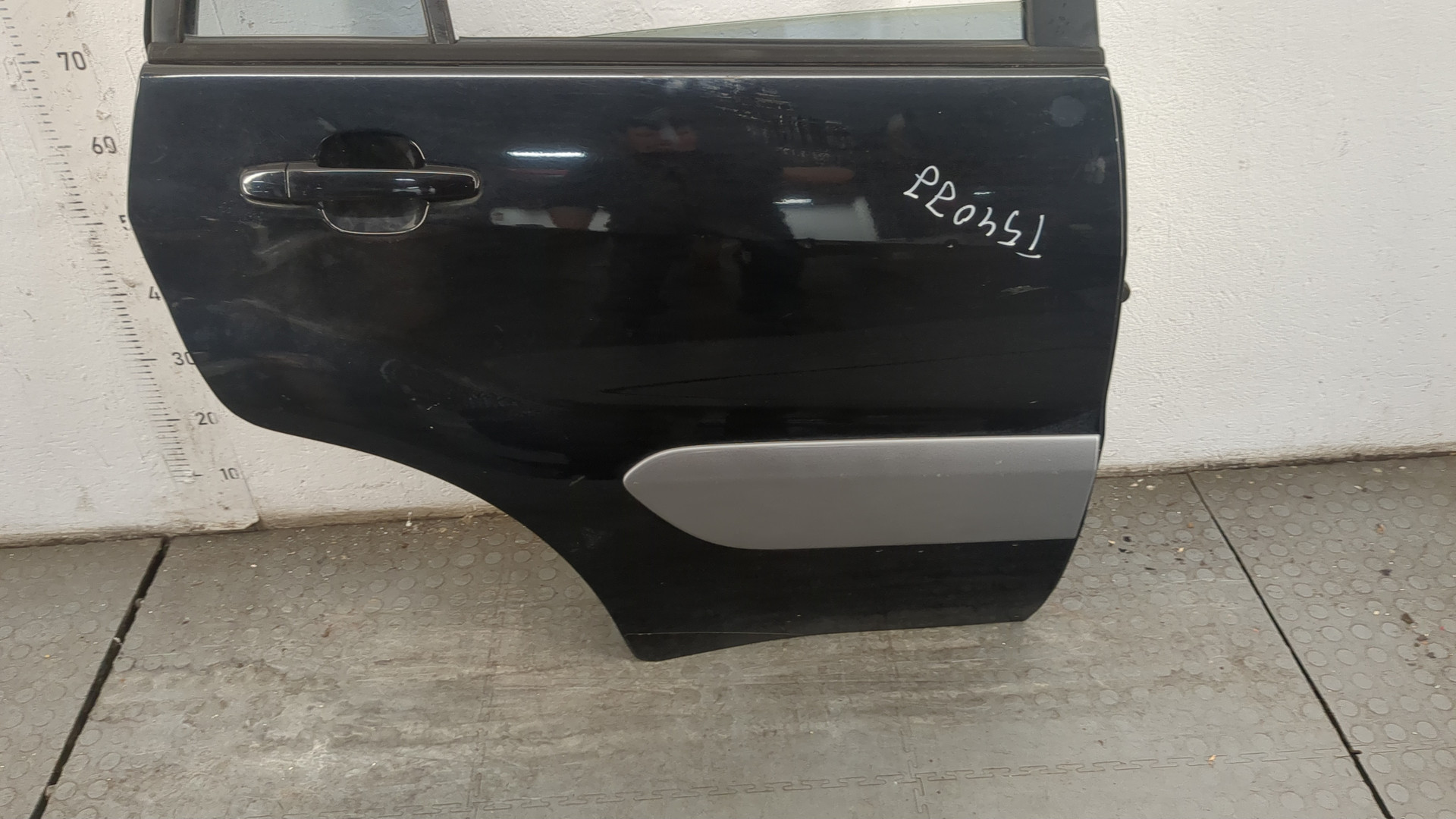 Дверь задняя правая