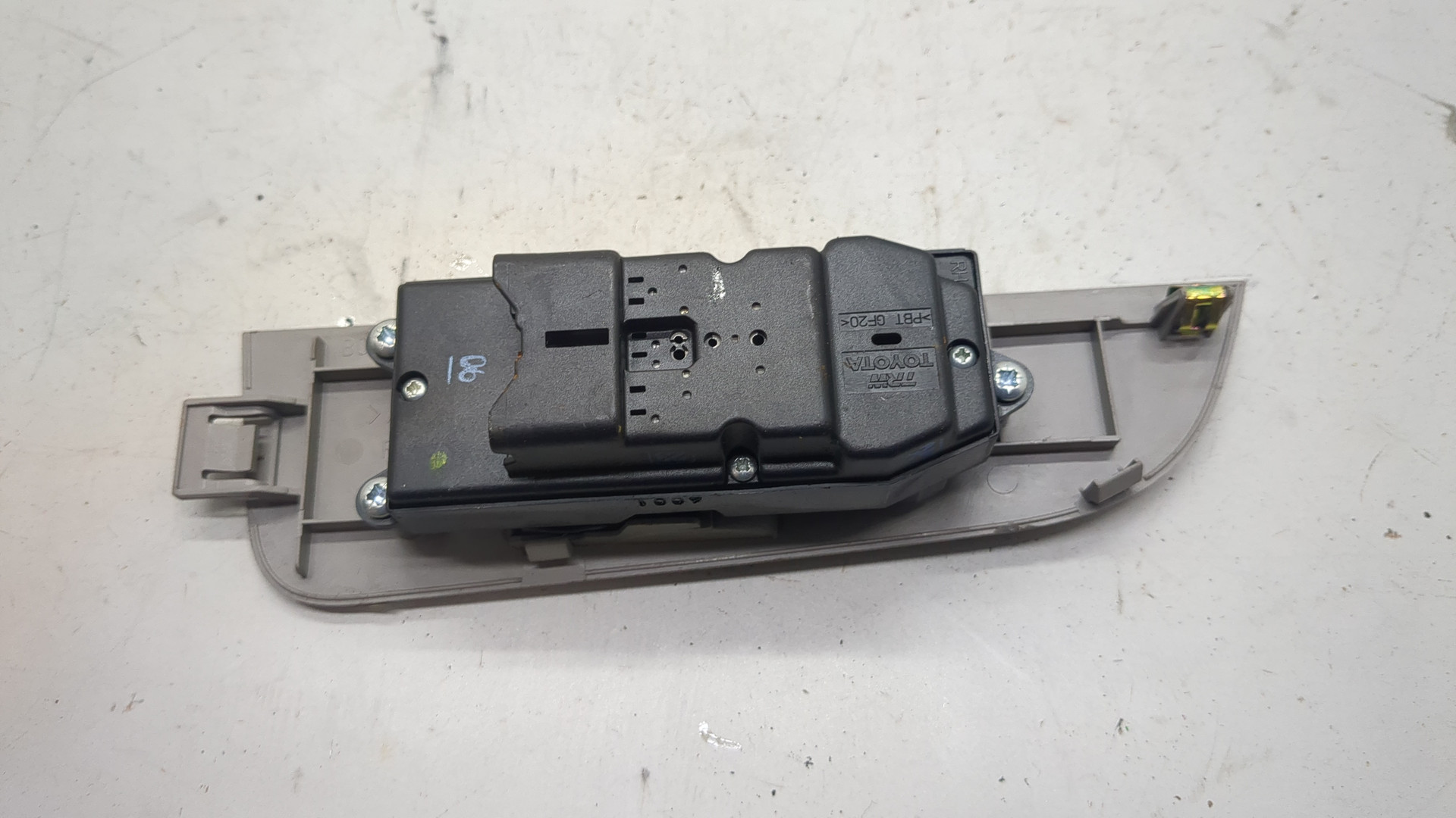 Кнопка стеклоподъемника