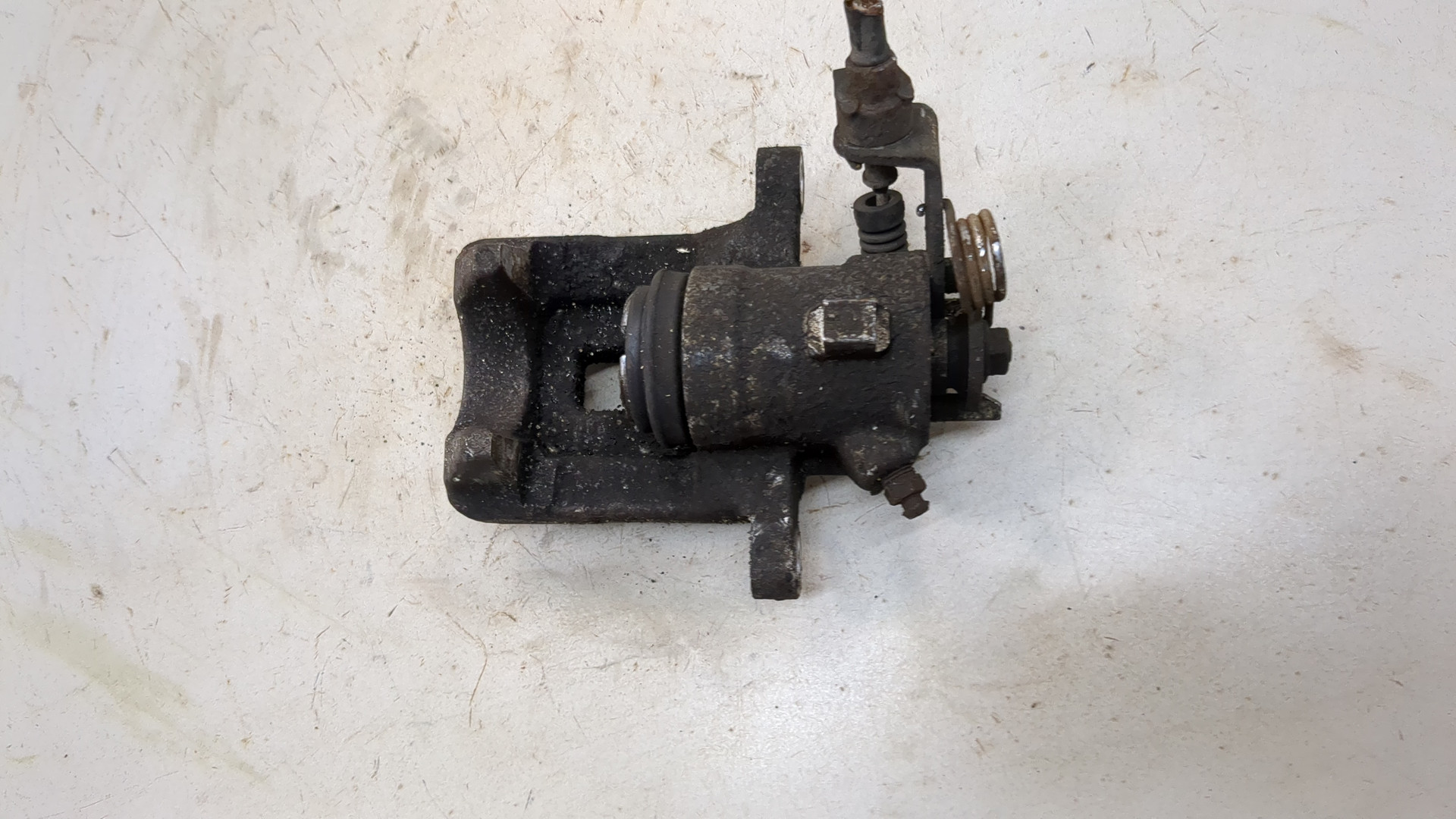 Суппорт задний левый