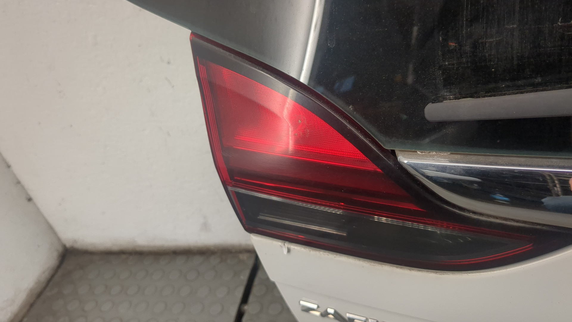 Дверь багажника