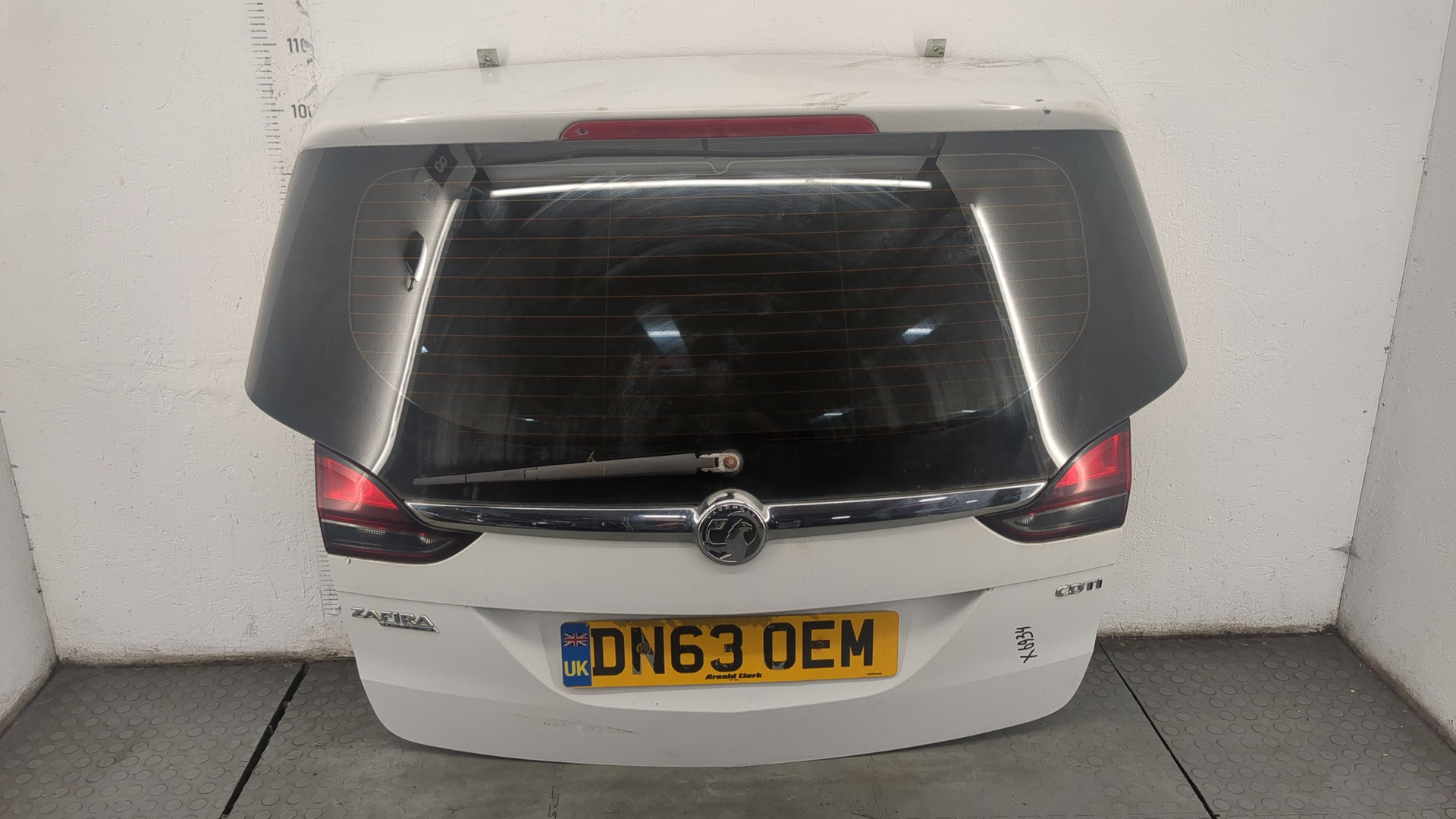 Дверь багажника