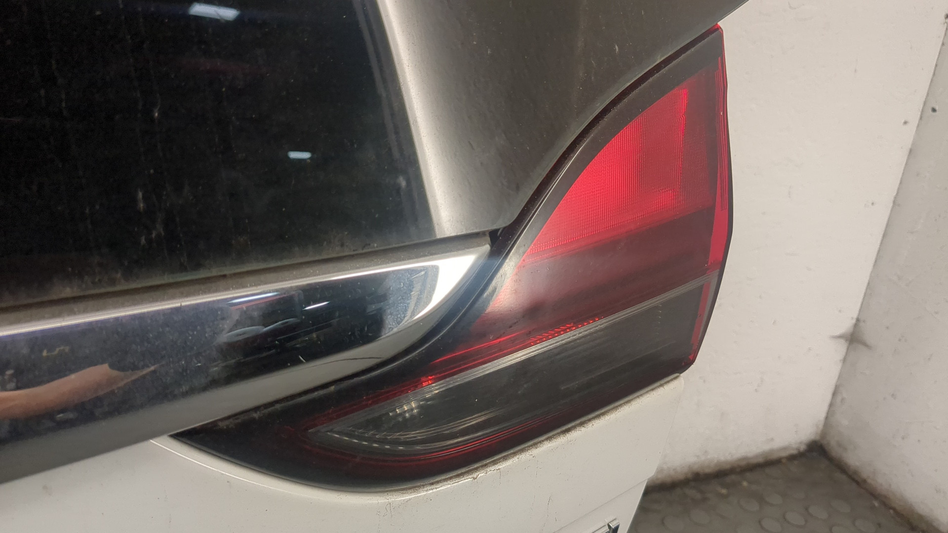 Дверь багажника