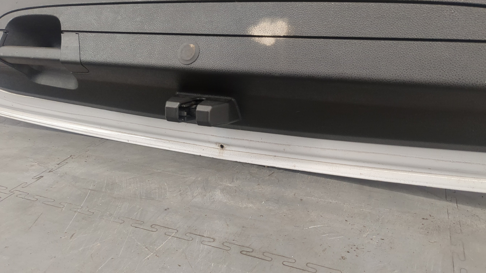 Дверь багажника