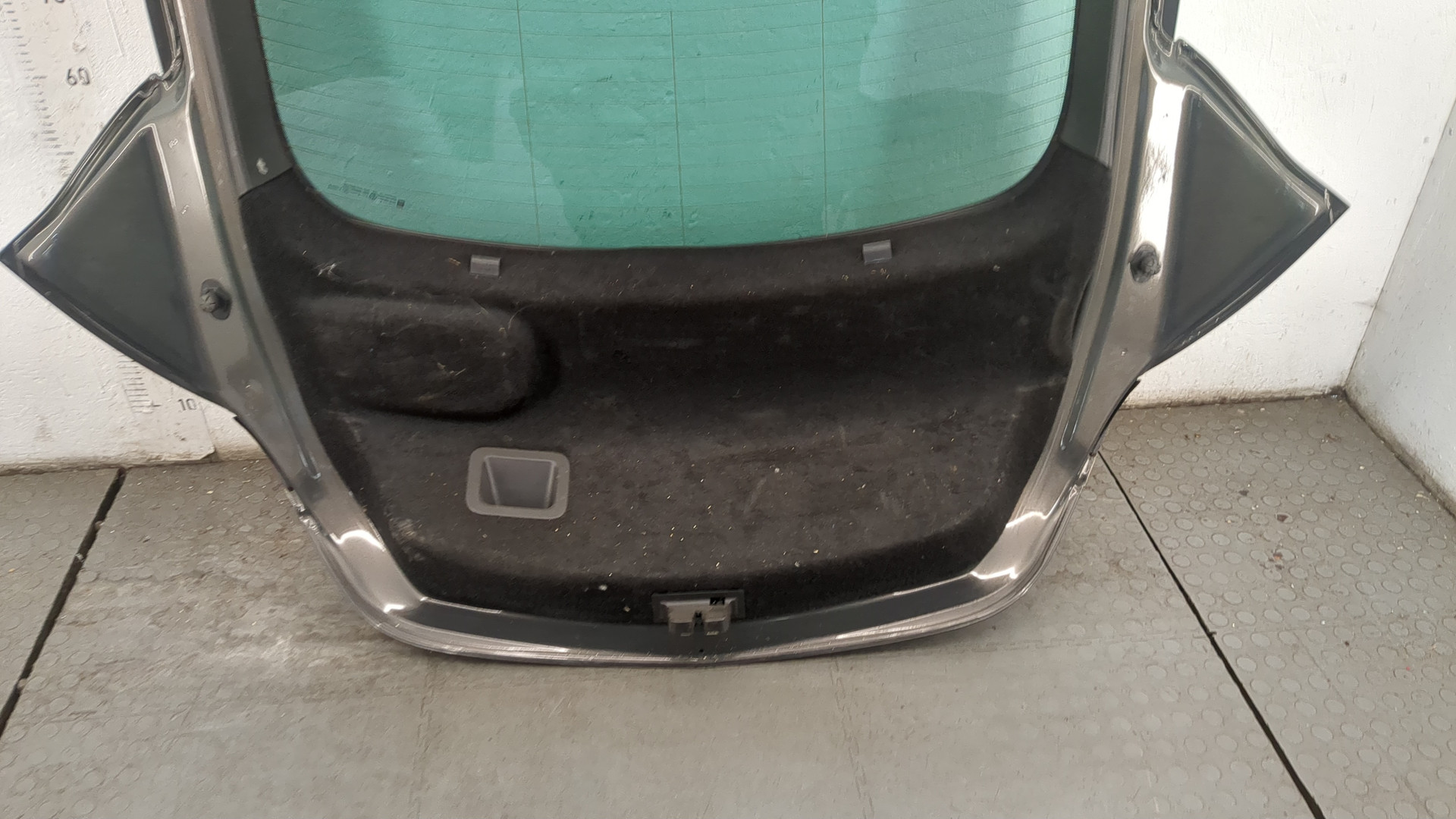 Дверь багажника