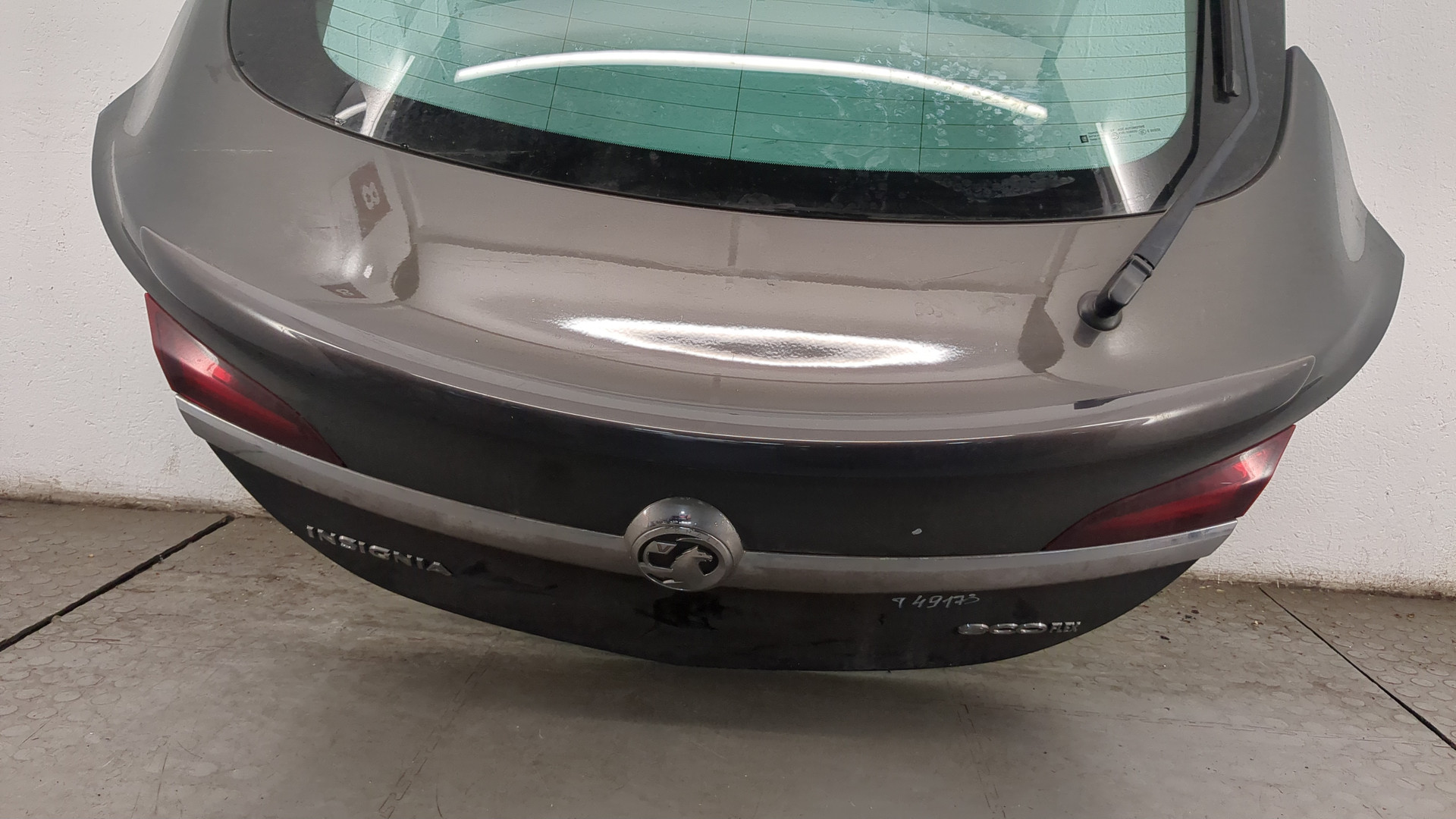 Дверь багажника