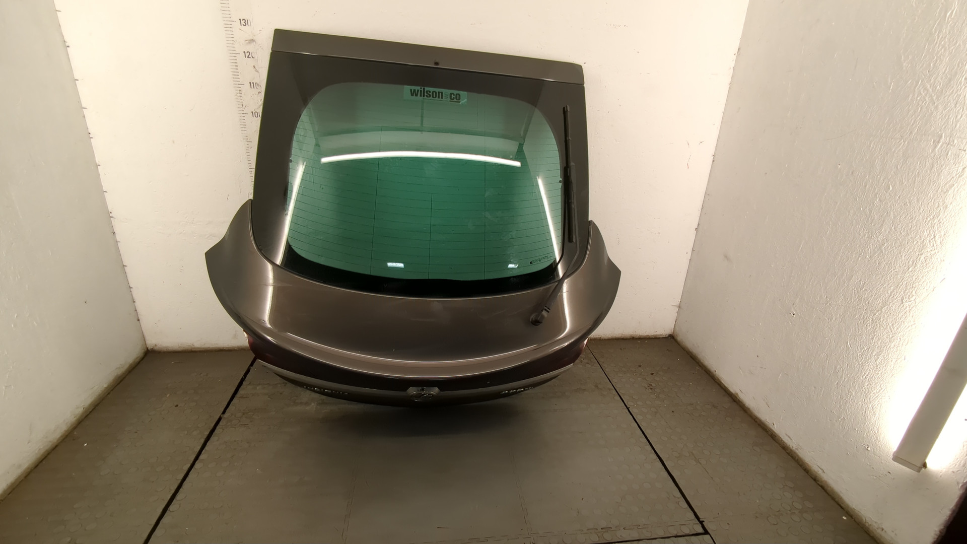 Дверь багажника