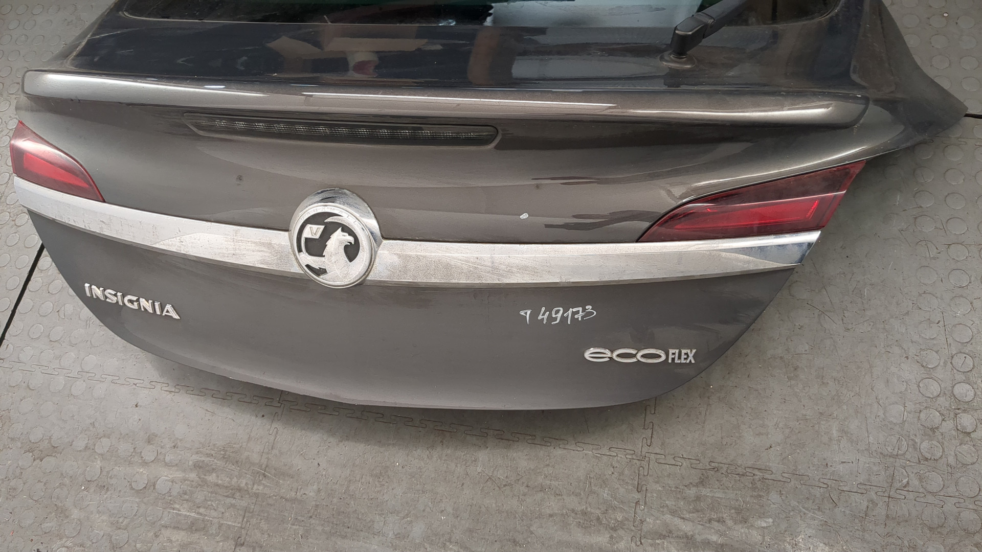 Дверь багажника