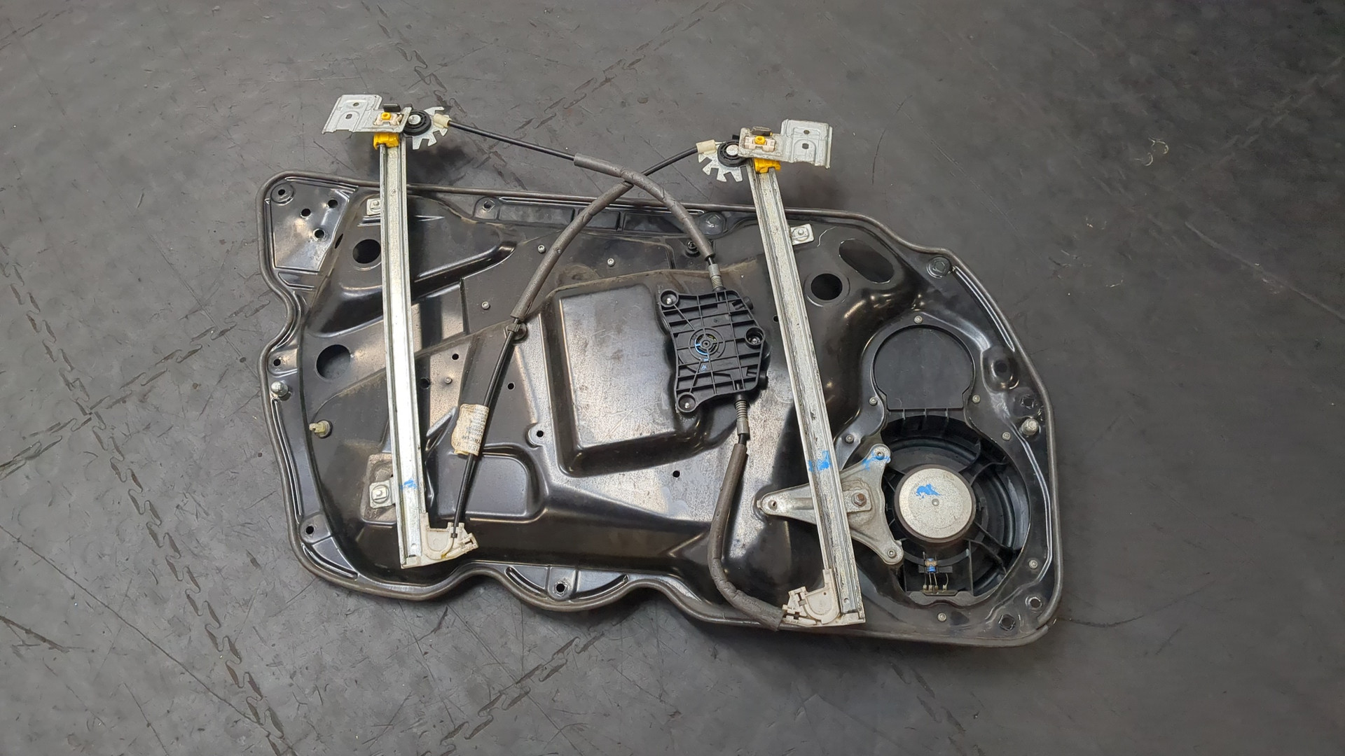 Стеклоподъемник электр. передний правый